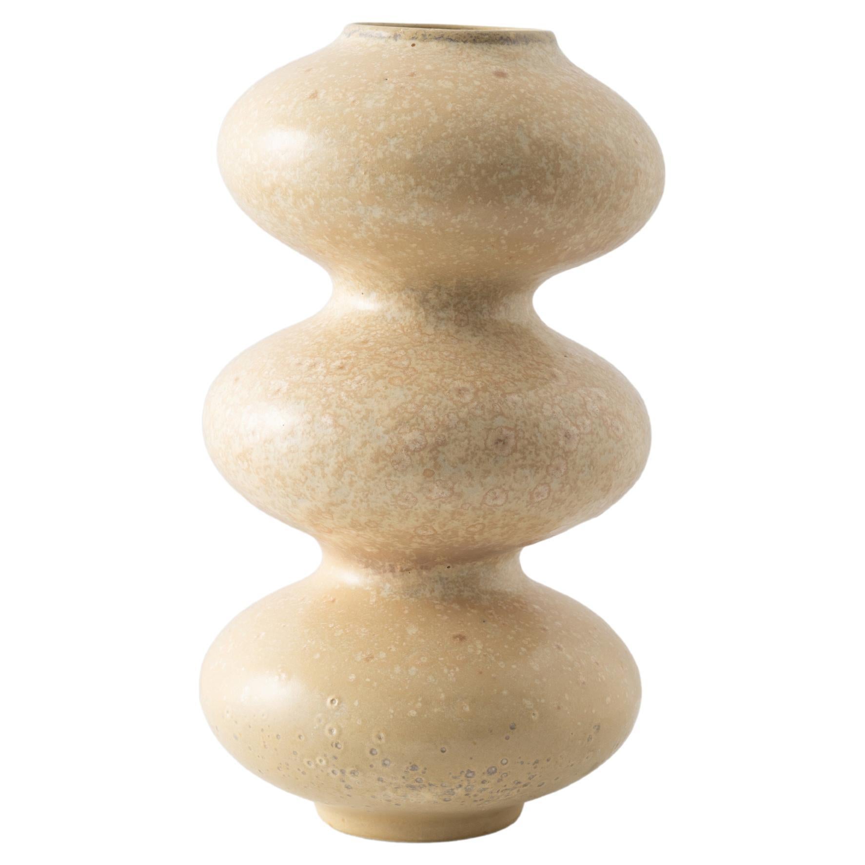 Crystal Cream Wave Form Vase by Forma Rosa Studio