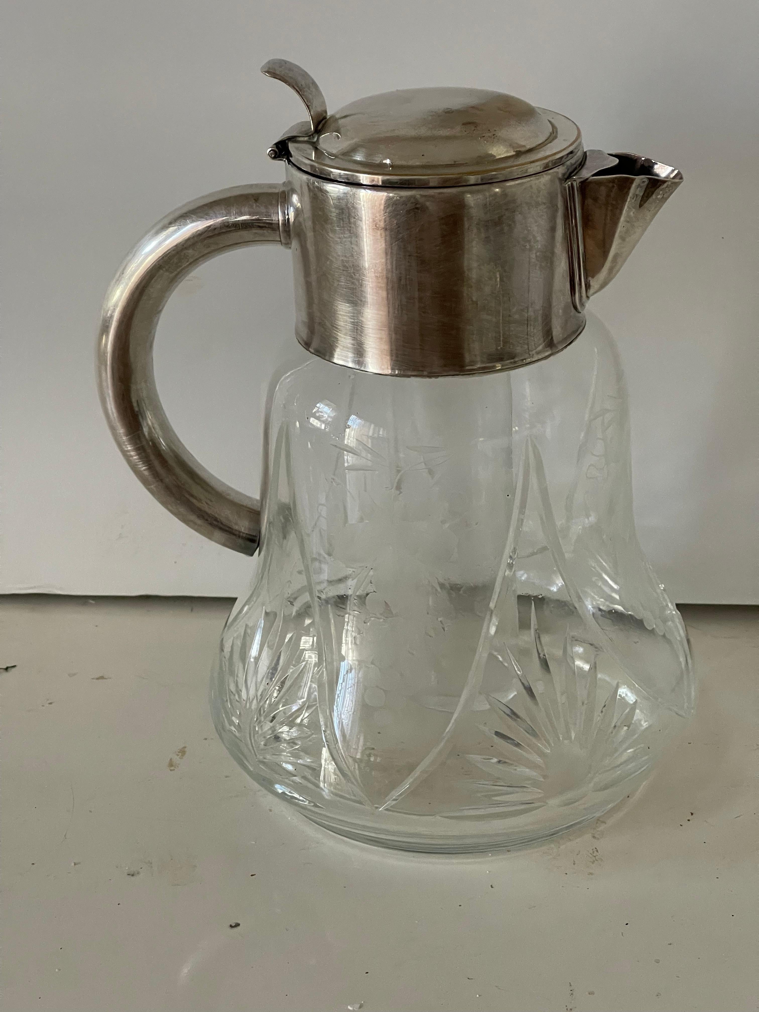 Jarra Wayer de cristal tallado con baño de plata clásico estadounidense en venta
