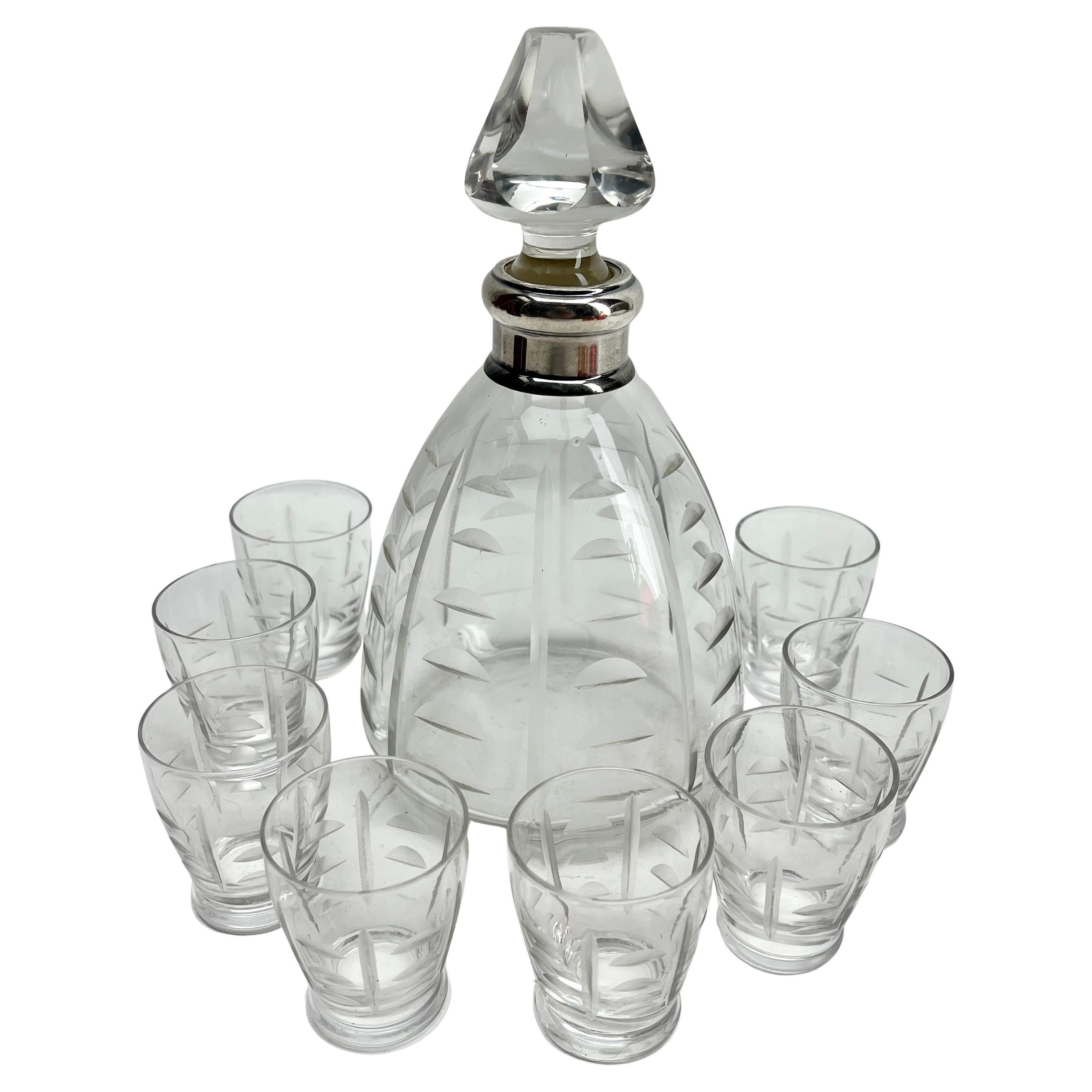 Decantador de cristal con montura de plata facetada y 8 copas Schot Años 50