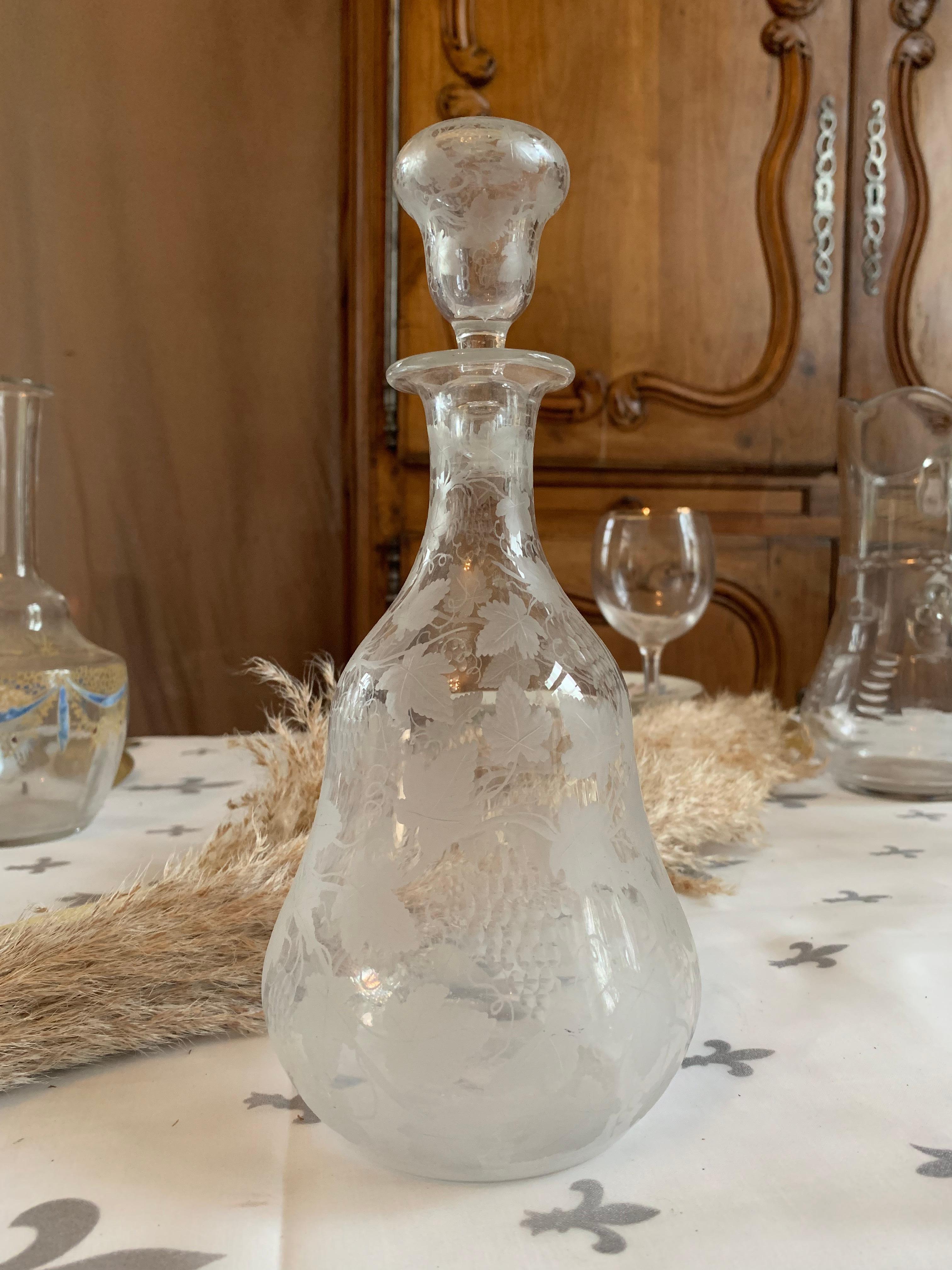  Carafe en cristal avec dcor de vignes, fin du 19me sicle en vente 3