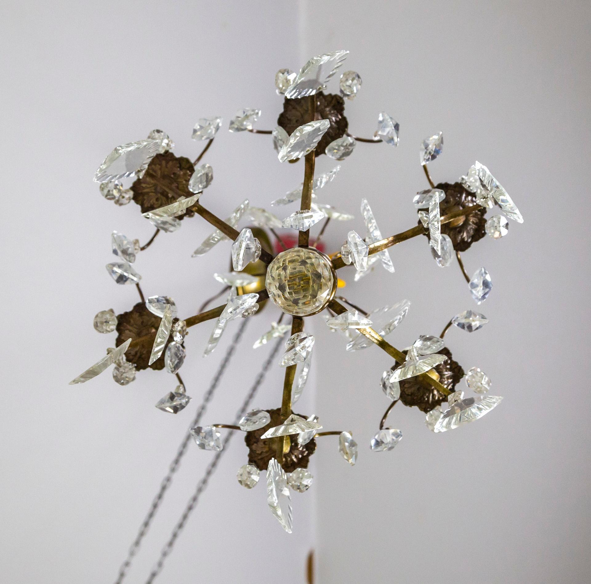 6-flammiger österreichischer Kronleuchter mit Kristalldekor (Mitte des 20. Jahrhunderts) im Angebot