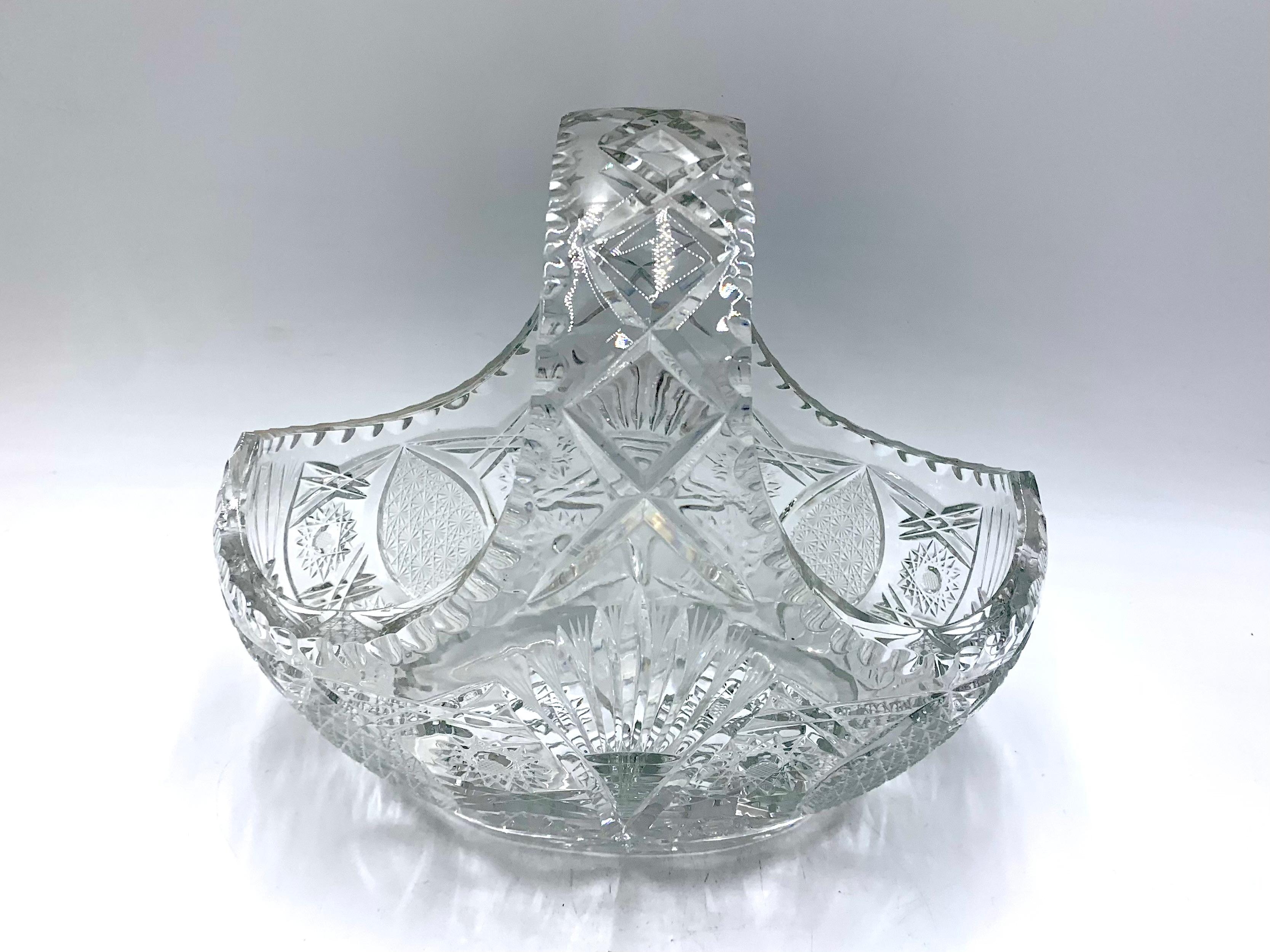 Big clear crystal decorative basket - a bowl.
For sweets or fruits.
Very good condition, very heavy. 
No damage.