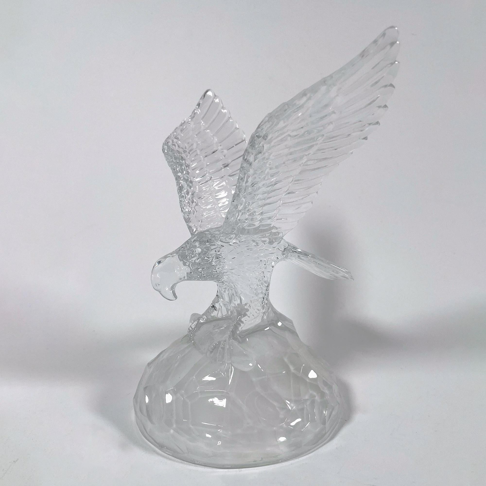 Crystal Eagle Sculpture - Lalique Style, Vintage 1980s In Good Condition For Sale In PARIS, FR