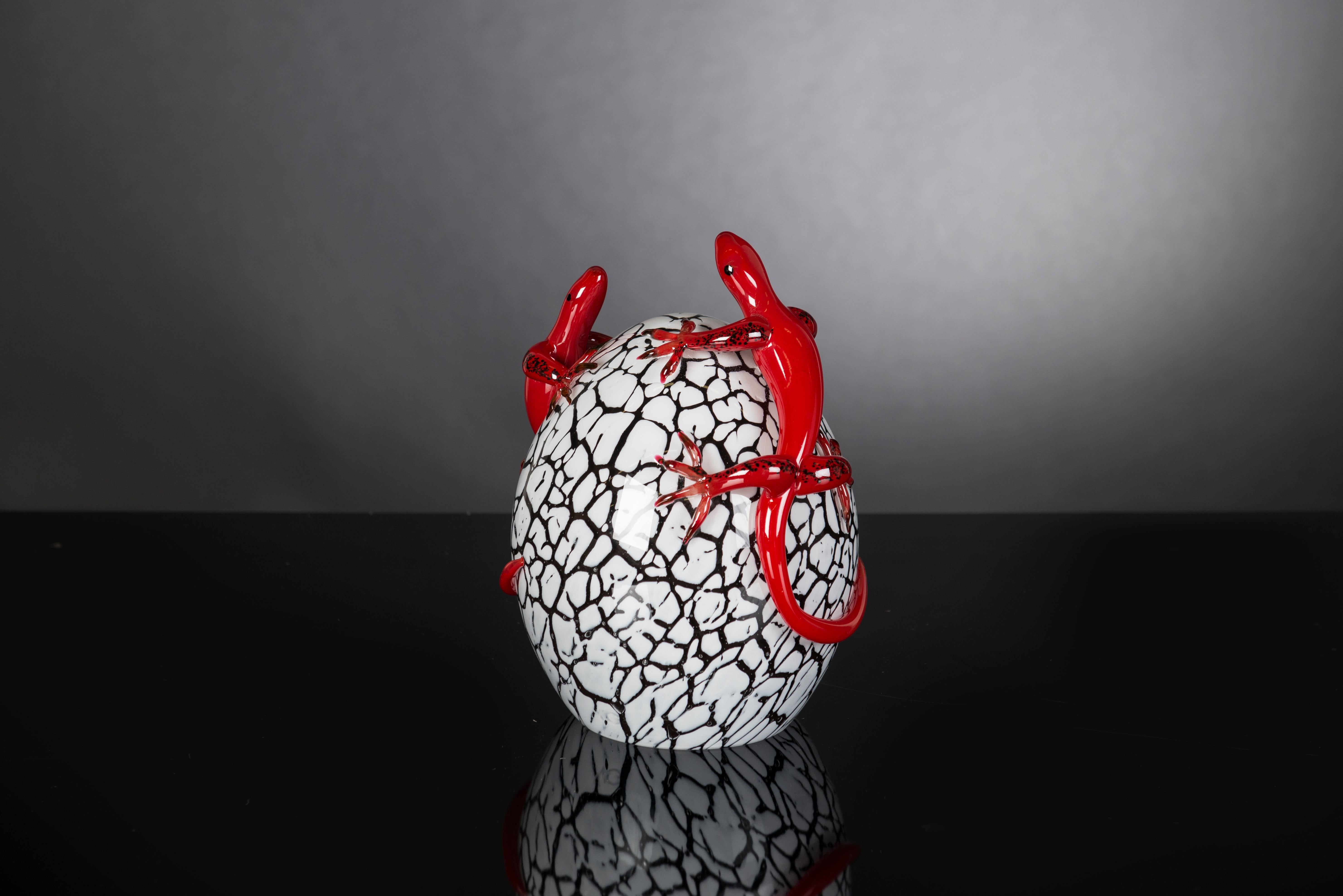 Modern Crystal Egg with Gekos, in Glass, Italy For Sale