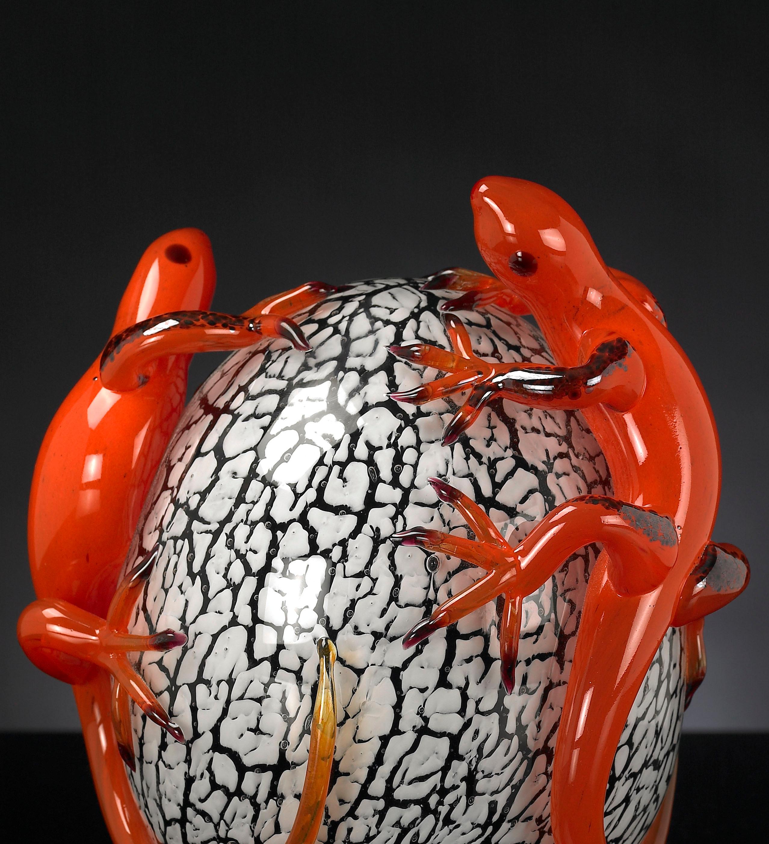 Contemporary Crystal Egg with Gekos, in Glass, Italy For Sale