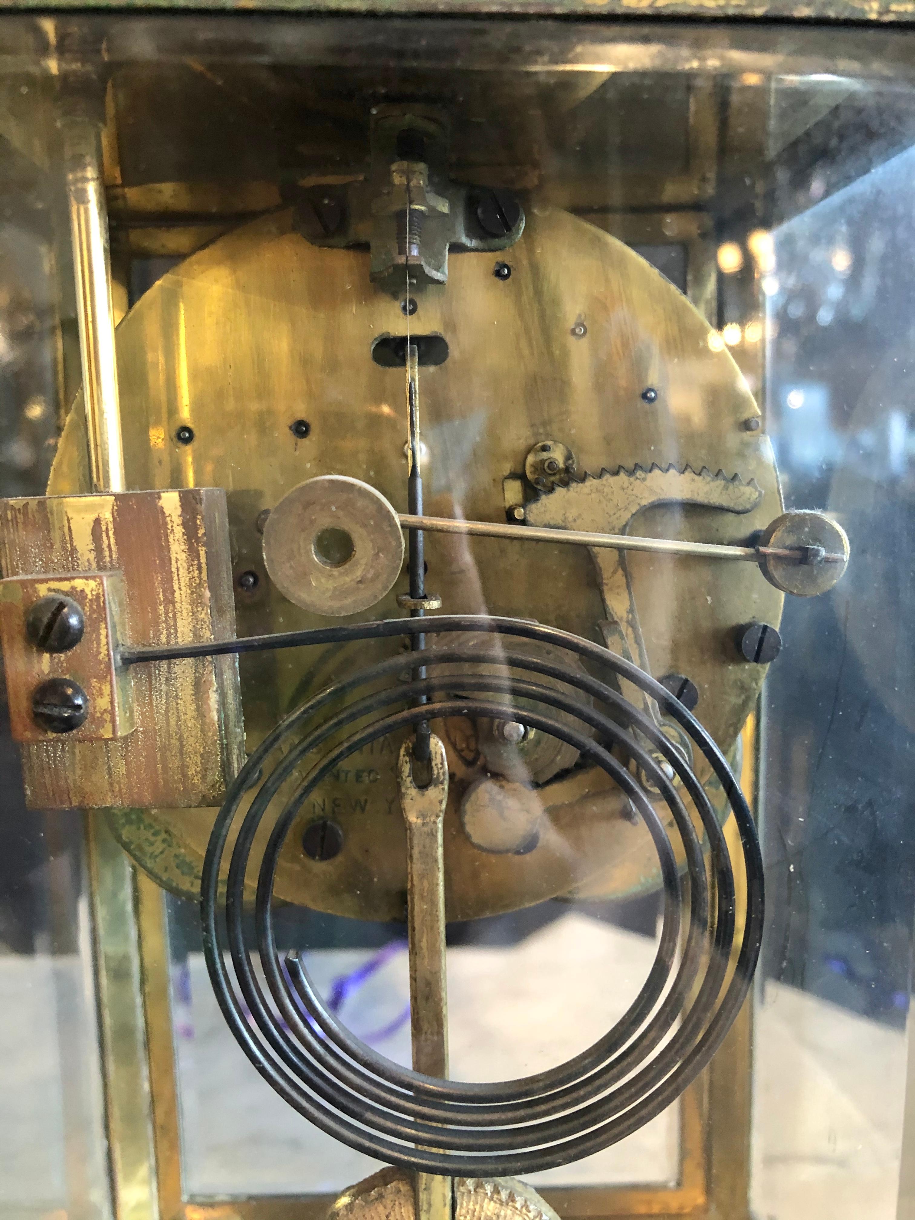 Uhr mit Kristallfront und Pendelleuchte, hergestellt von Ansonia Clock of New York im Angebot 7