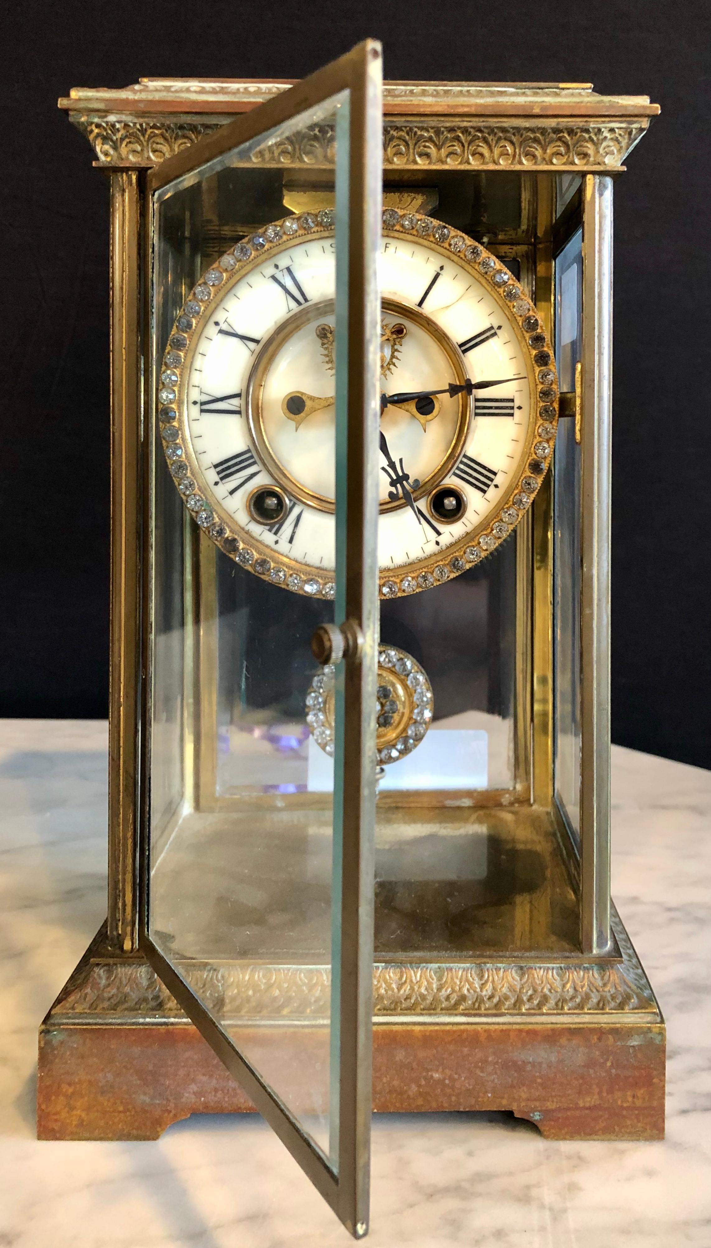Uhr mit Kristallfront und Pendelleuchte, hergestellt von Ansonia Clock of New York im Angebot 2
