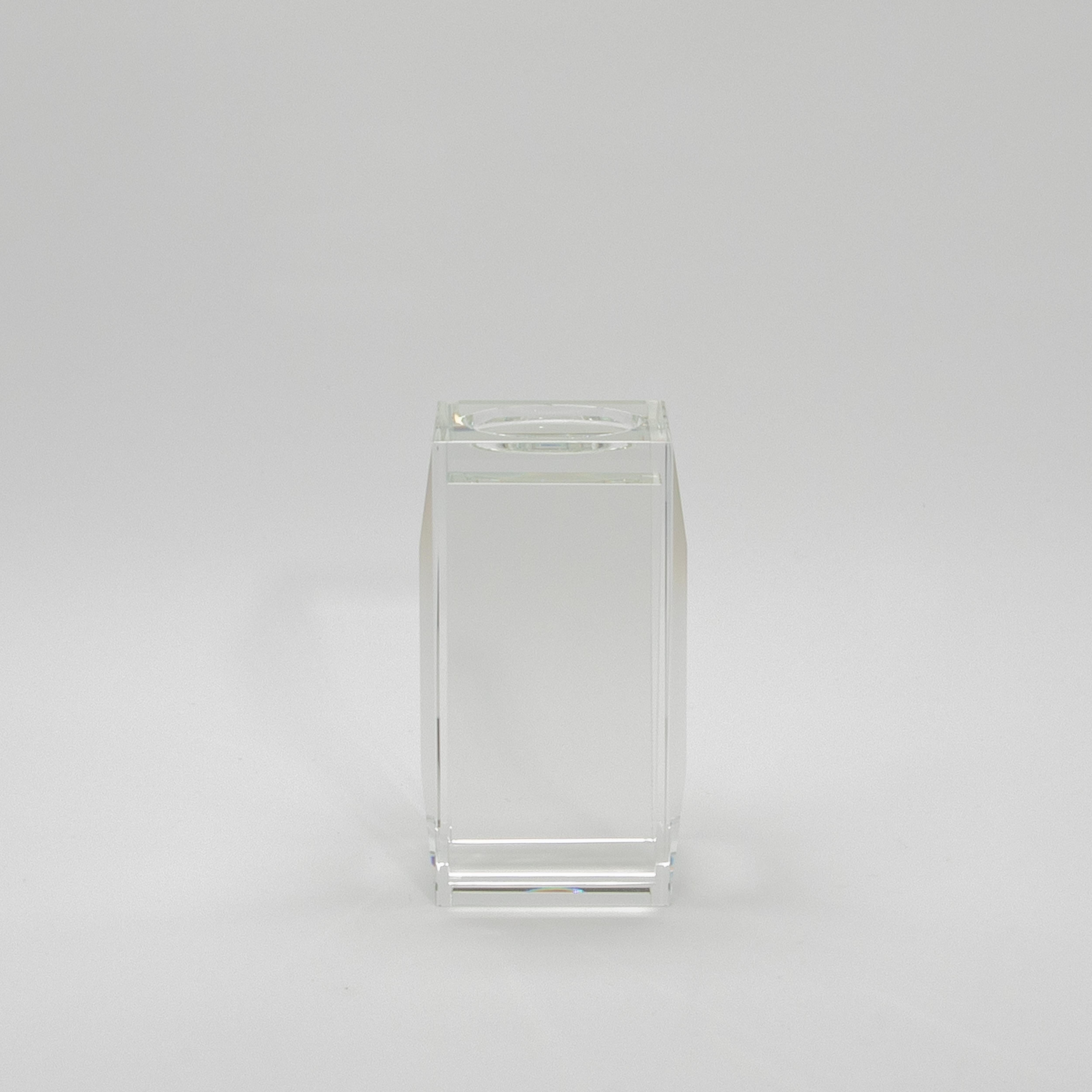 The Fins Pillar by KA Glass is an exquisite masterpiece of crystal glass artistry, designed to elevate any space with its bold yet elegant presence. Each piece is meticulously hand-crafted, showcasing the impeccable skill of master artisans. The