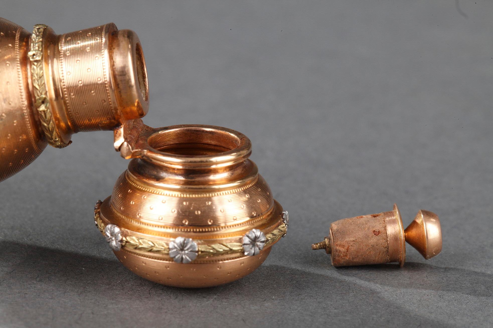 Crystal Flask with Gold, Late 19th Century For Sale 2