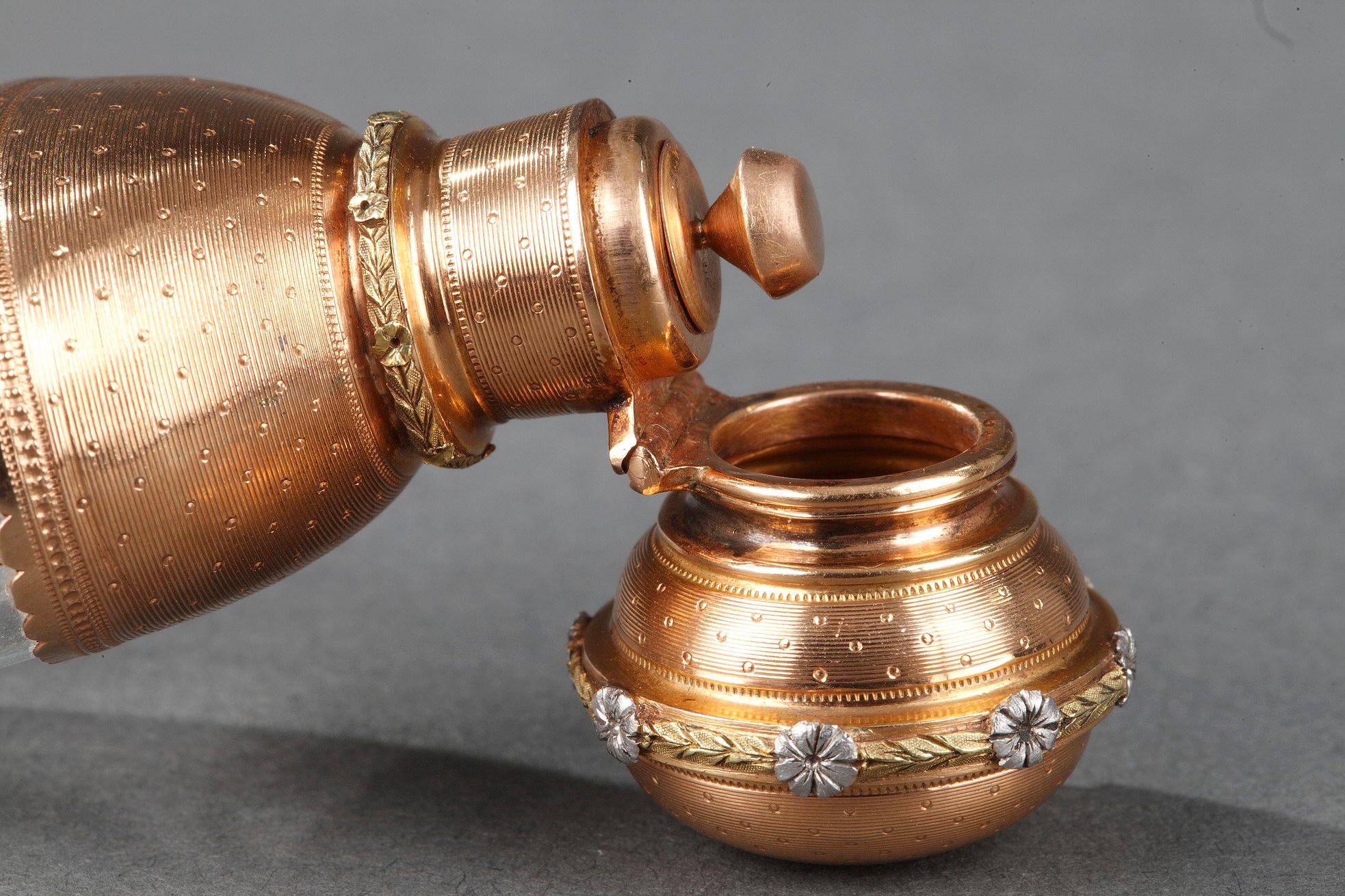 Crystal Flask with Gold, Late 19th Century For Sale 1