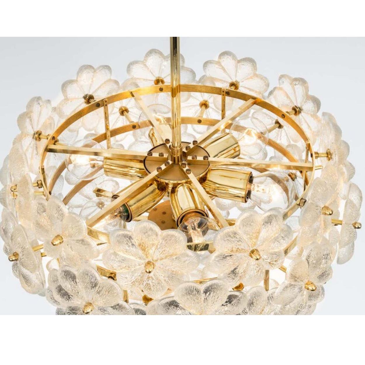 Large stunning chandelier with crystal flower glass over a brass frame, made by Ernst Palme in Germany, 1970s.

High quality and in very good condition. Cleaned, well-wired and ready to use.

The chandelier requires 6 x E14 small bulbs with 40W max