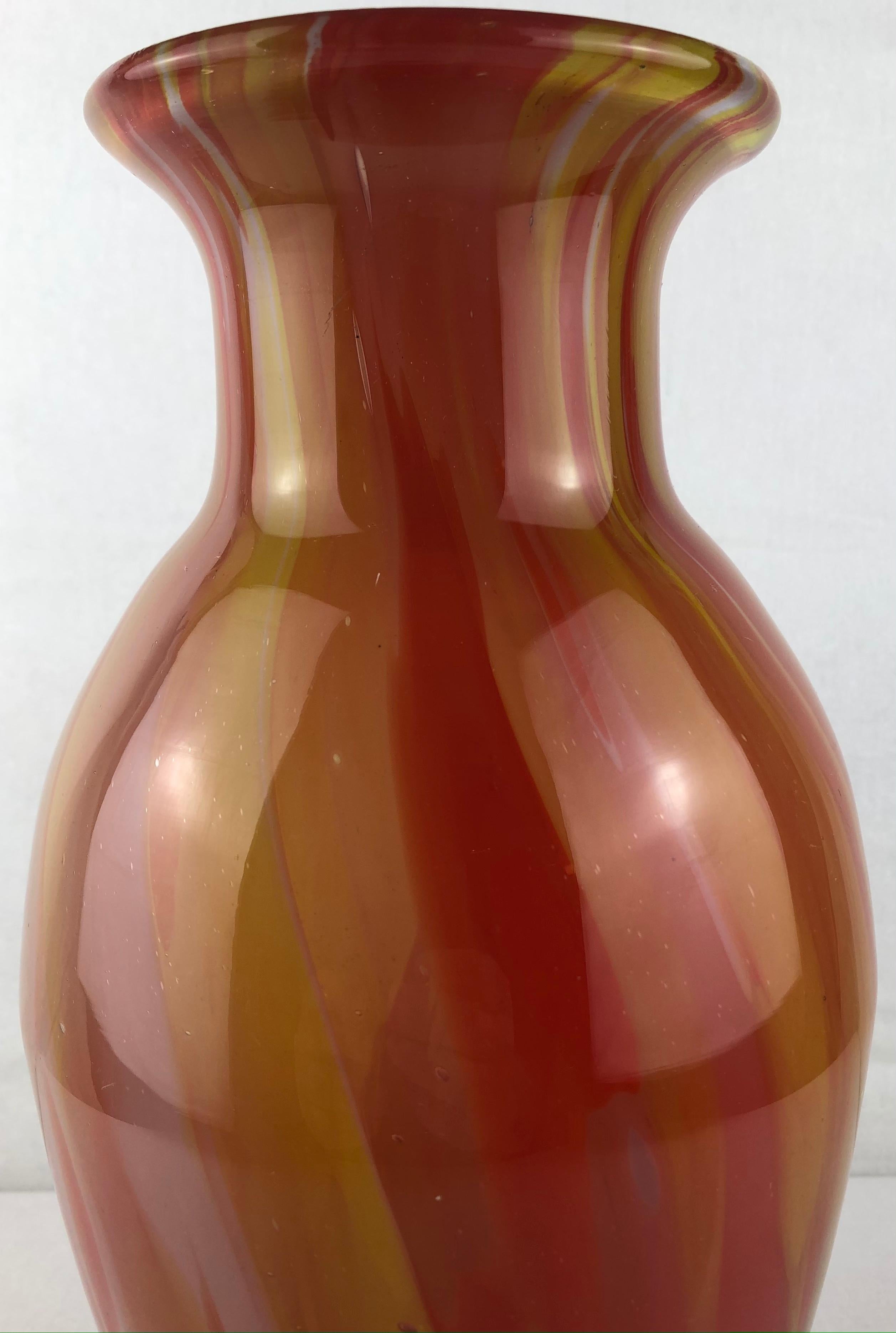 Français Vase à fleurs en cristal de M.F. Cristal de Paris France, vers 1970 en vente