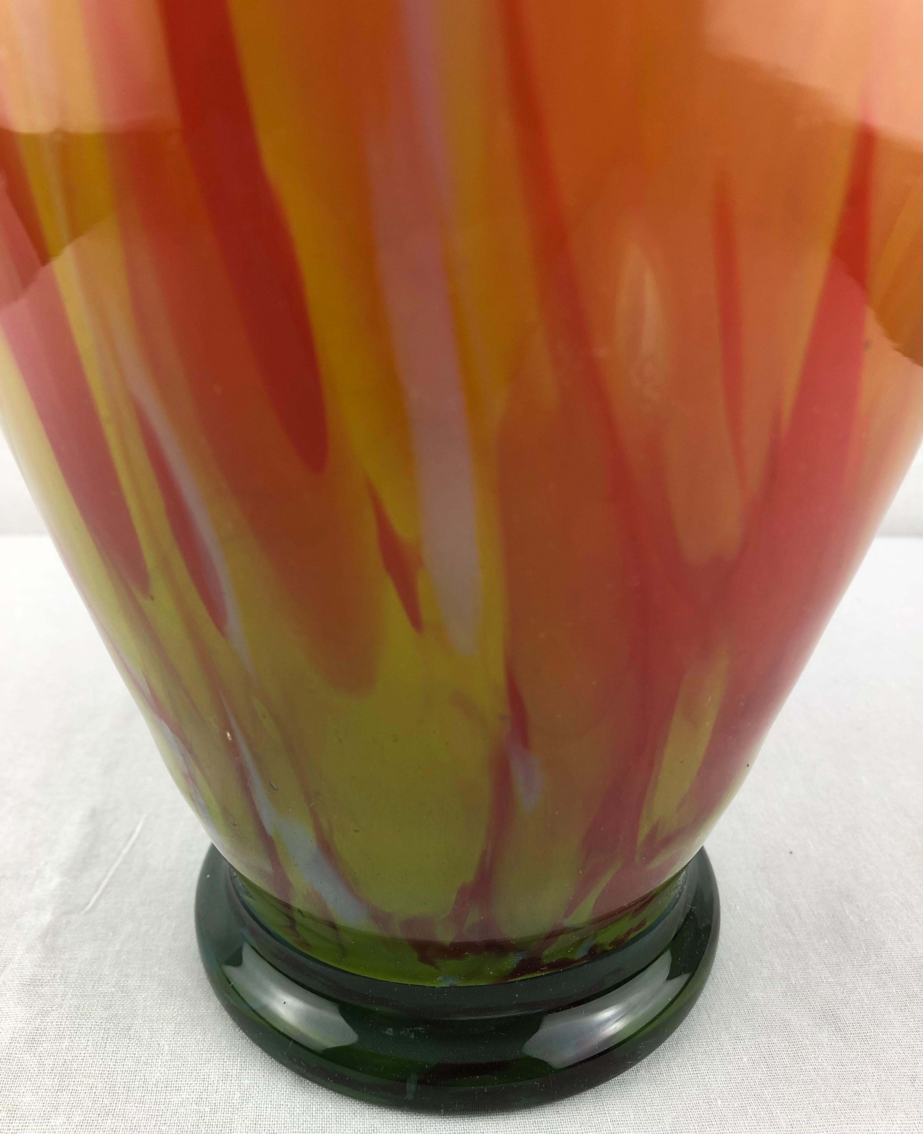 20ième siècle Vase à fleurs en cristal de M.F. Cristal de Paris France, vers 1970 en vente