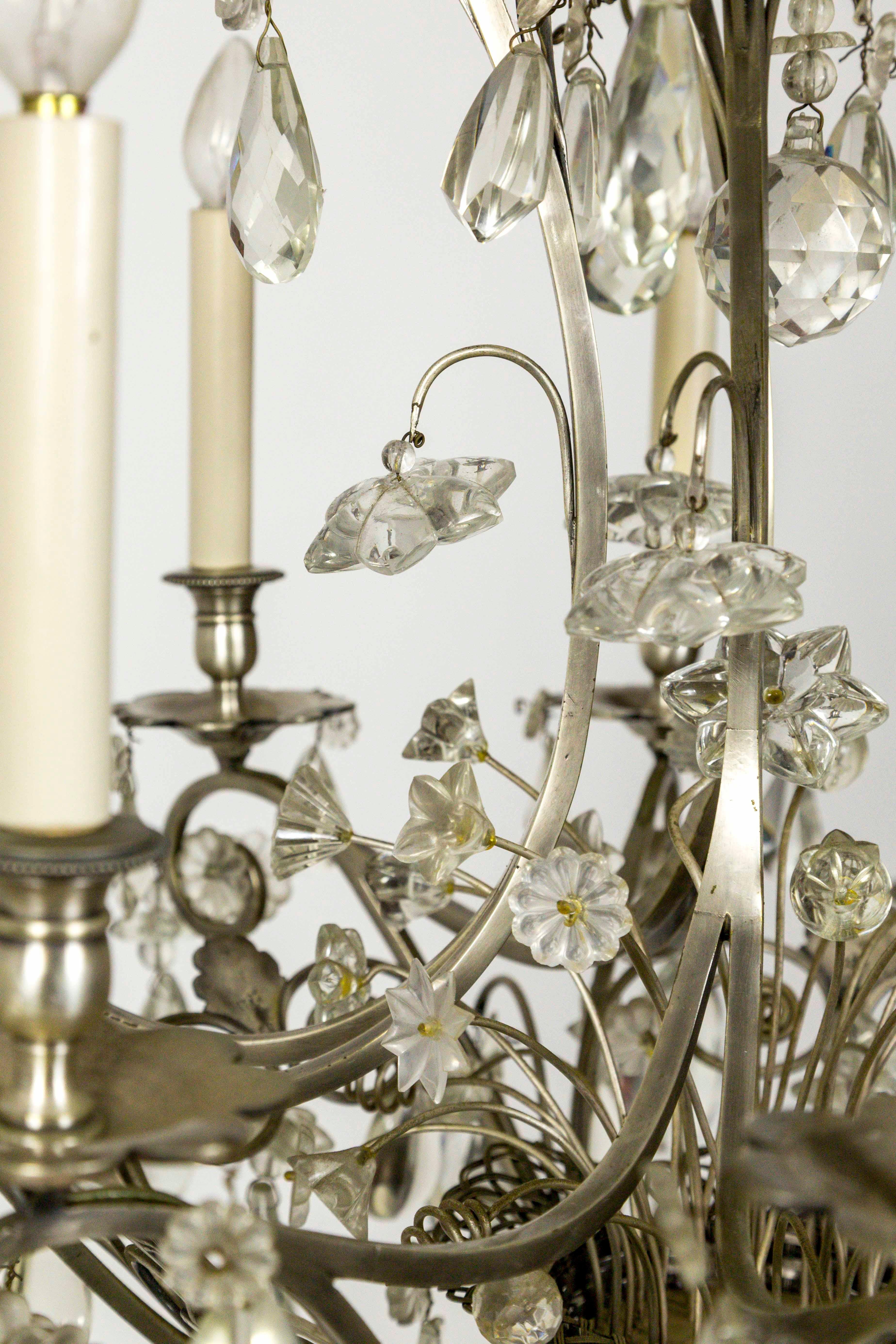 20ième siècle Lustre panier tissé à fleurs de cristal