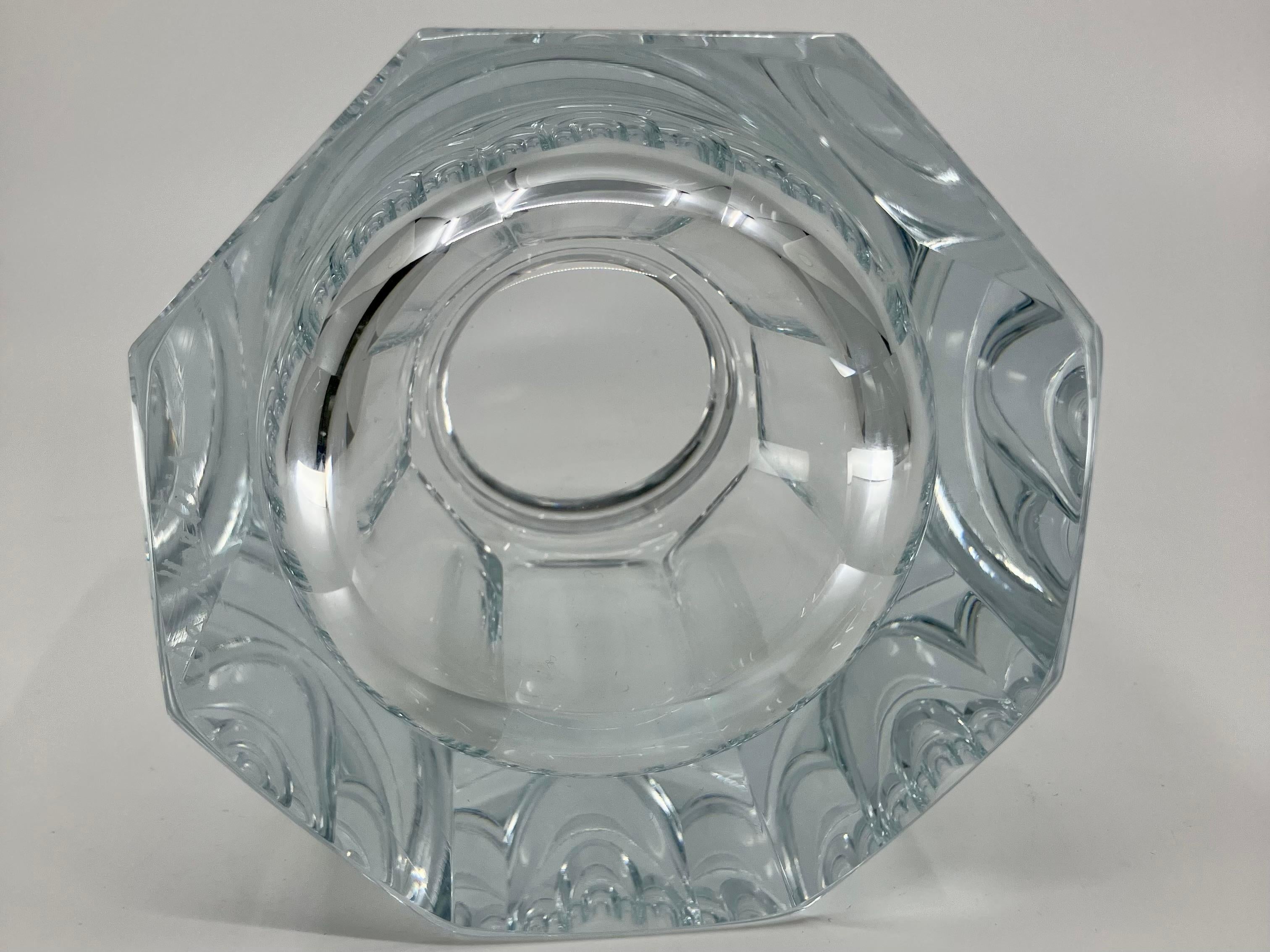 Vaso di cristallo scanalato In condizioni buone in vendita a New York, NY