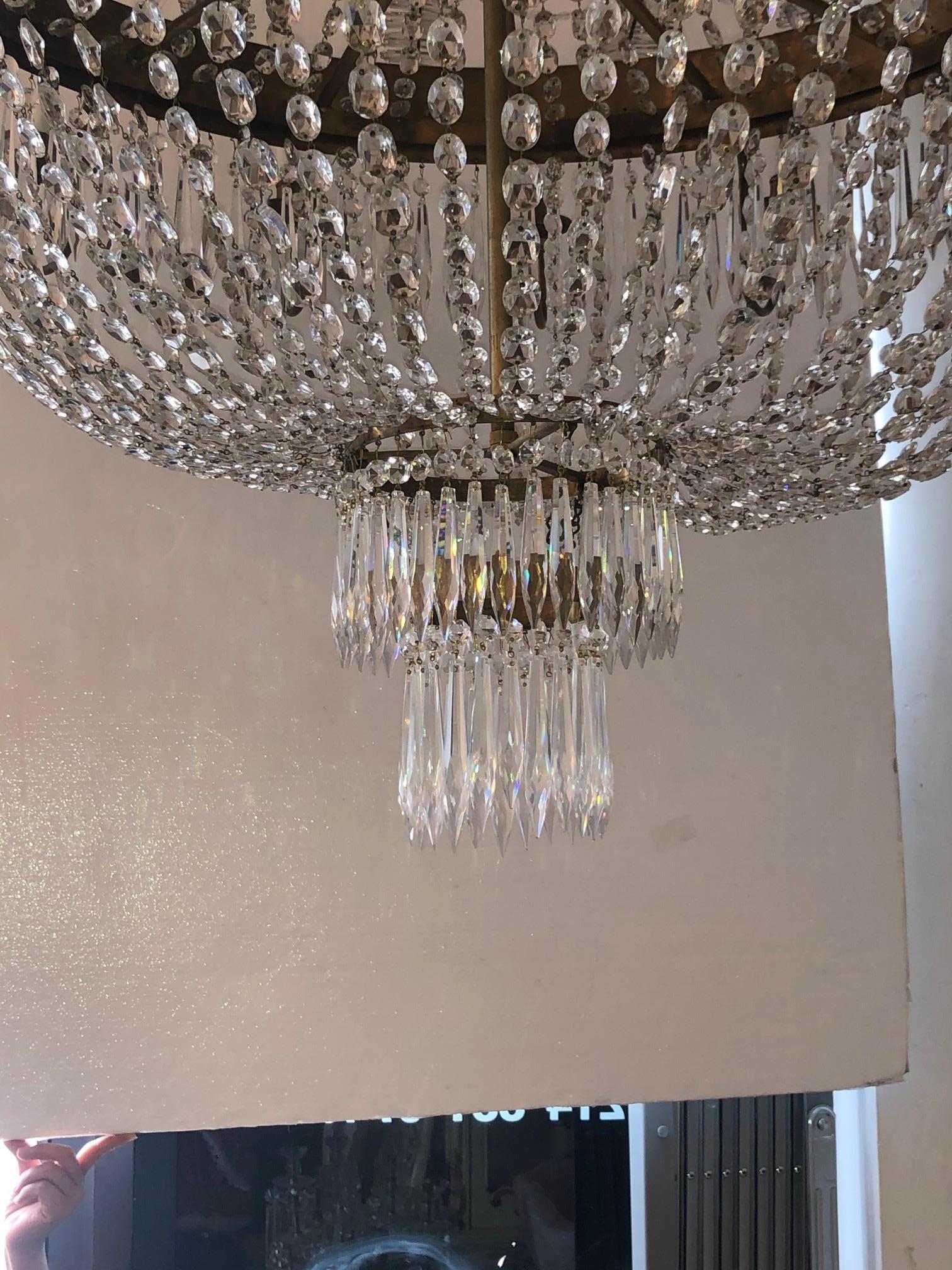 Fatto a mano Lampadario di cristallo in stile francese in vendita