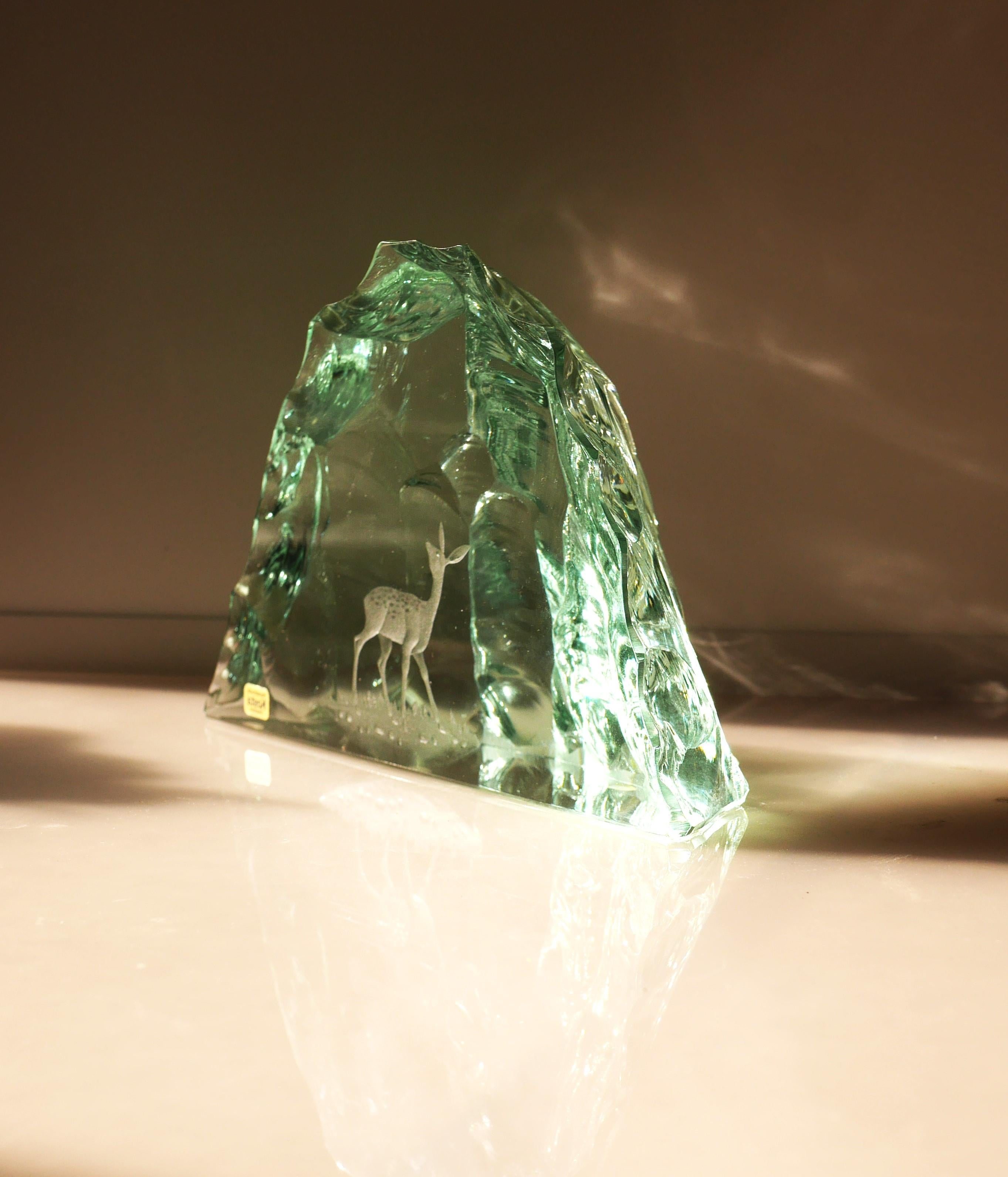 Mid-20th Century Crystal glass paper weight made and signed by Vicke Lindstrand for Kosta Sweden For Sale