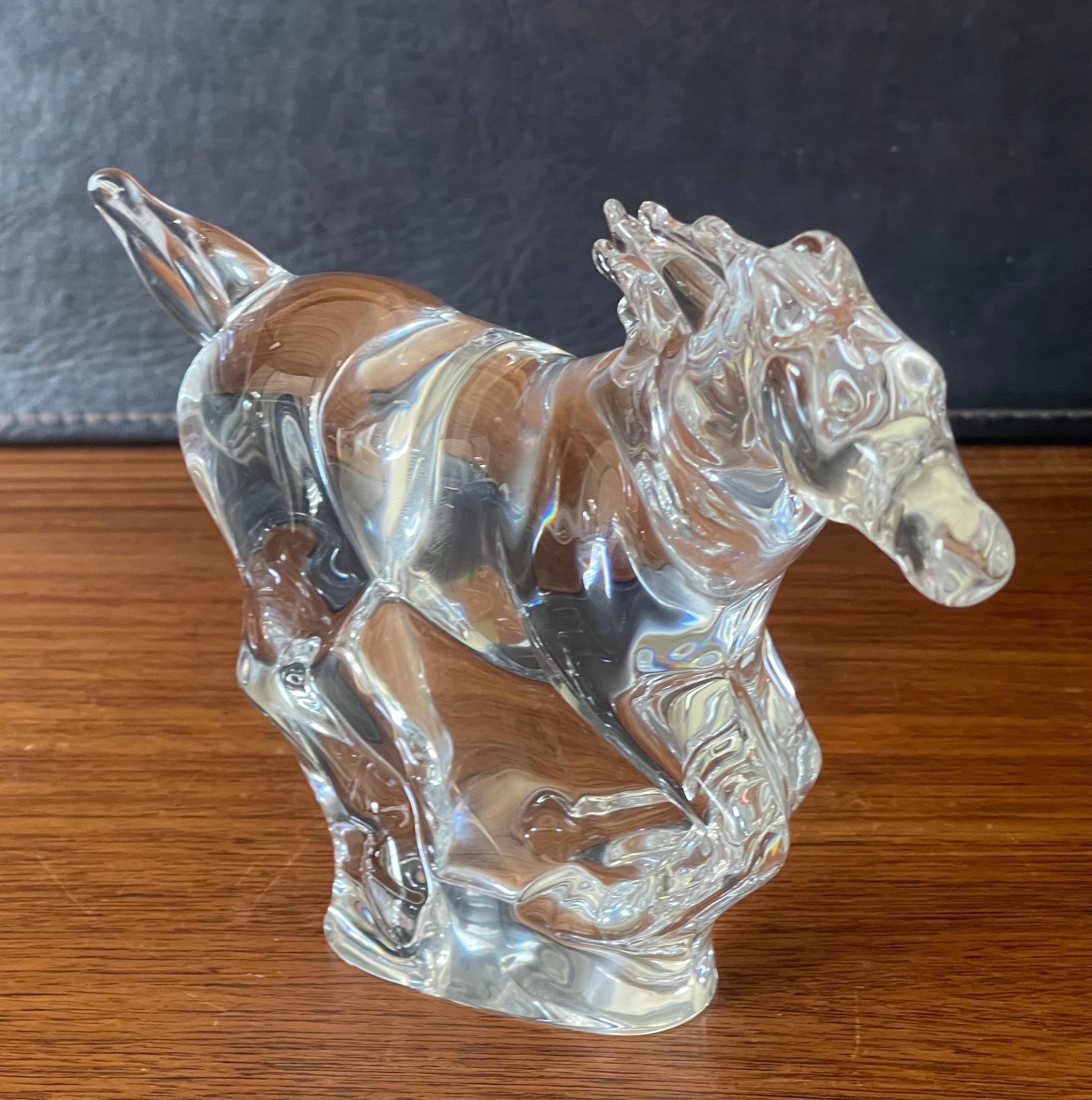 20ième siècle Sculpture en cristal - Cheval voguant / Mustang de Steuben Glassworks en vente