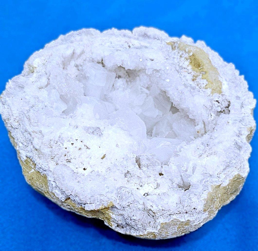 Geoda de Cristal Pieza de Exhibición de Espécimen Natural, Cinco Pulgadas - OFERTA DE CIERRE en venta 3