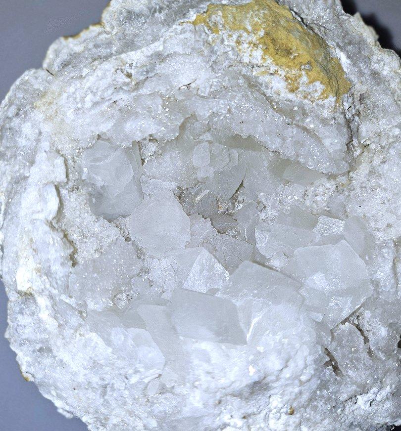 Geoda de Cristal Pieza de Exhibición de Espécimen Natural, Cinco Pulgadas - OFERTA DE CIERRE en venta 4