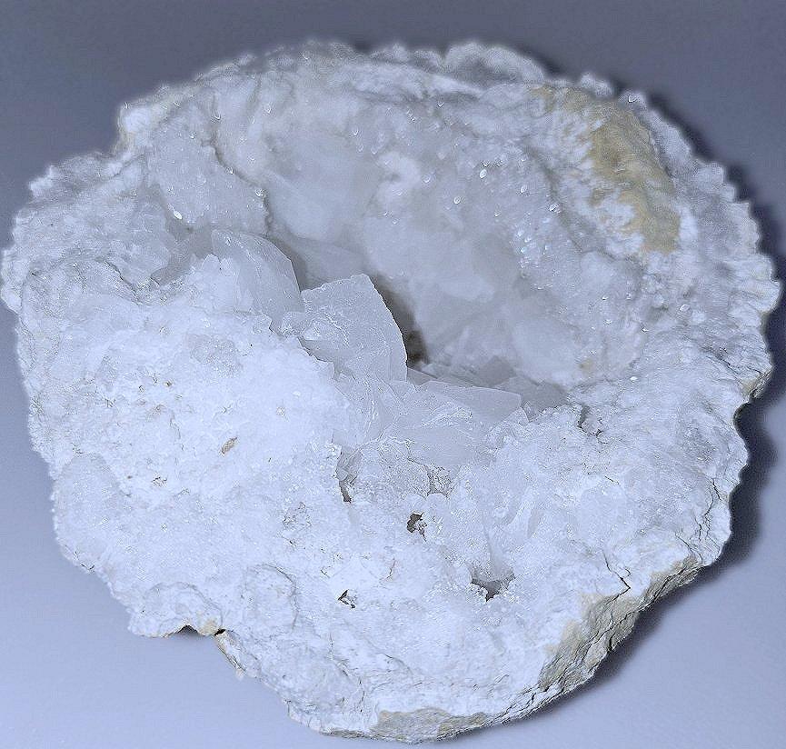Geoda de Cristal Pieza de Exhibición de Espécimen Natural, Cinco Pulgadas - OFERTA DE CIERRE en Bueno estado para la venta en Warrenton, OR