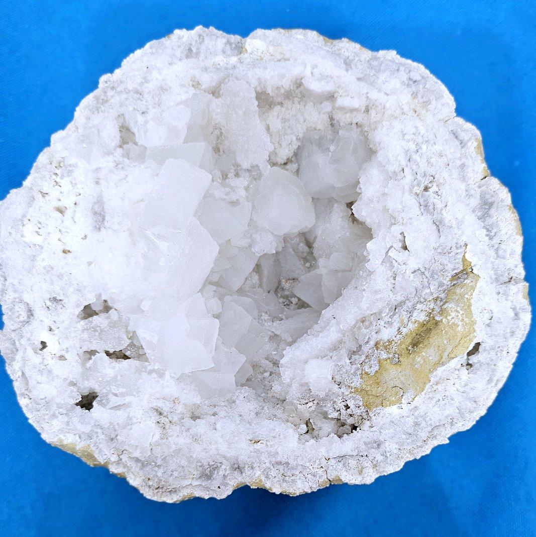 Geoda de Cristal Pieza de Exhibición de Espécimen Natural, Cinco Pulgadas - OFERTA DE CIERRE siglo XX en venta