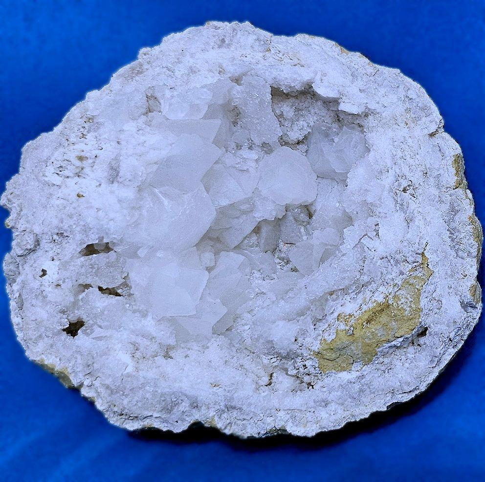 Geoda de Cristal Pieza de Exhibición de Espécimen Natural, Cinco Pulgadas - OFERTA DE CIERRE en venta 2