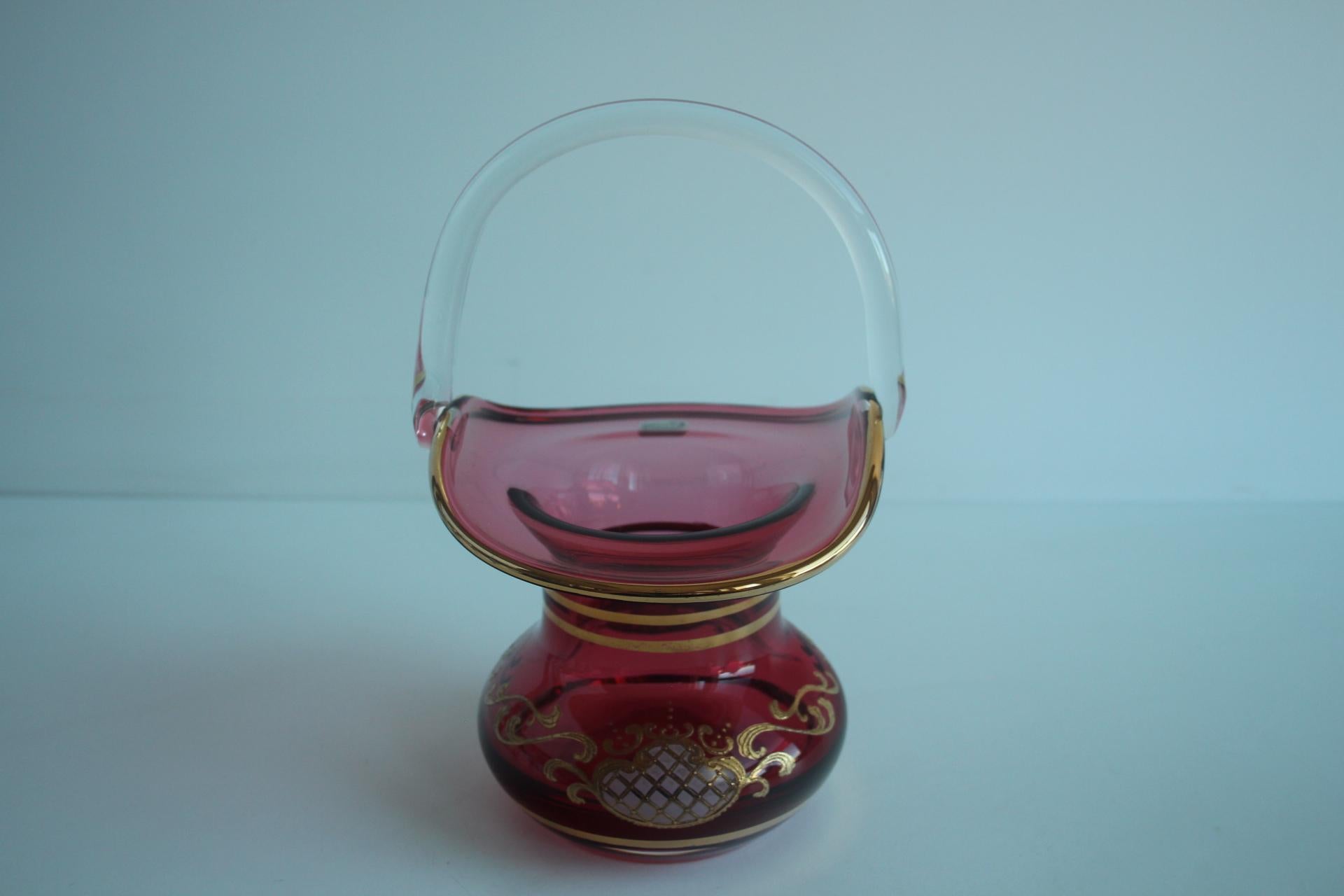 Bohemia Crystal glassworks is the oldest glassworks in Central Bohemia and is the largest Czech producer of lead crystal.
The basket is handmade, decorated and gilded
Good Original Condition
