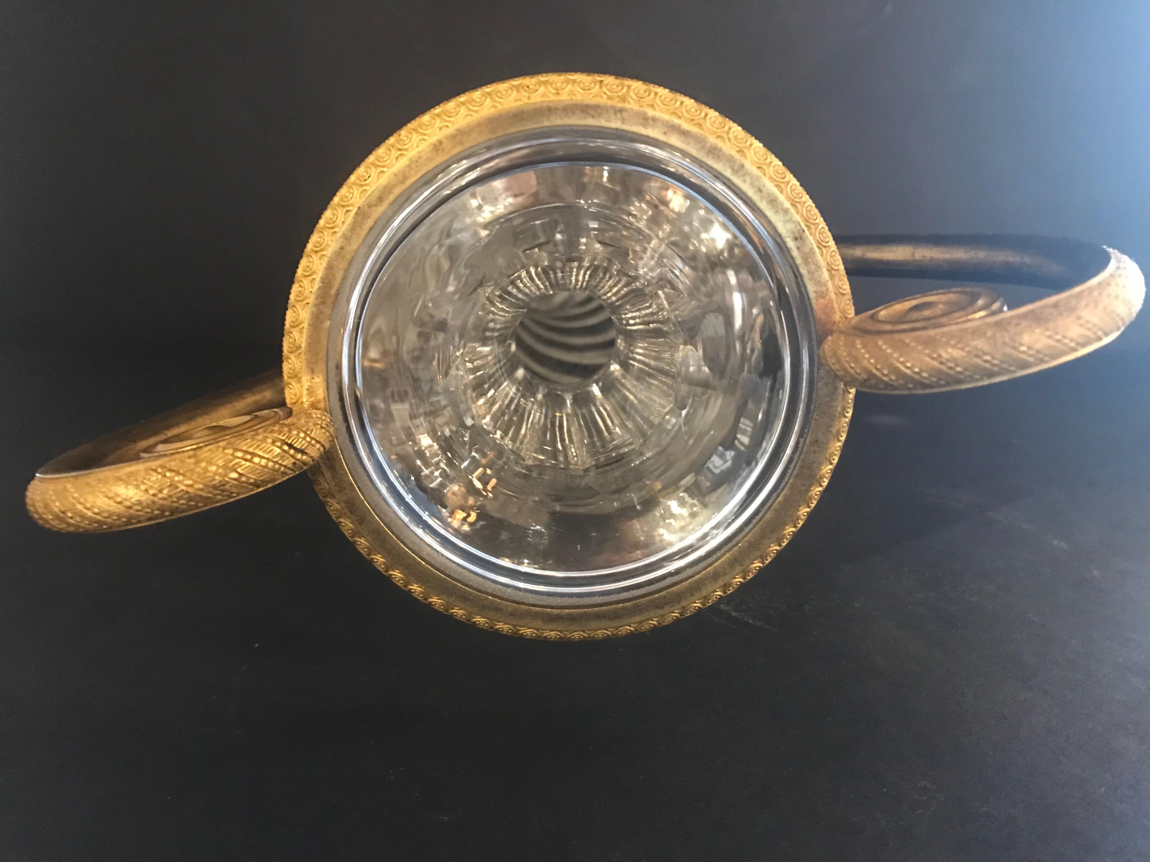 Vase aus Kristall und vergoldeter Bronze im Angebot 3