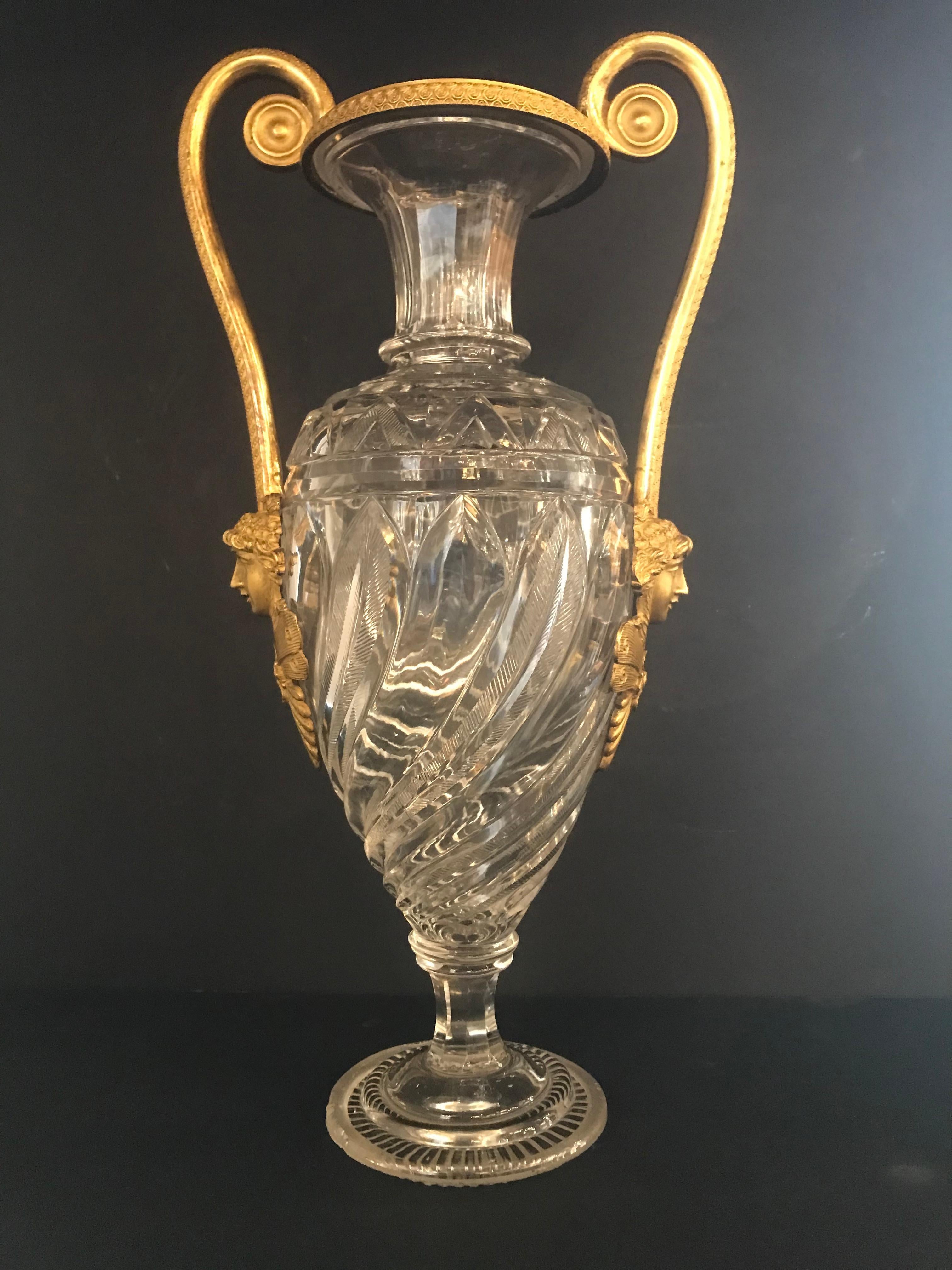 Vase aus Kristall und vergoldeter Bronze (Empire) im Angebot
