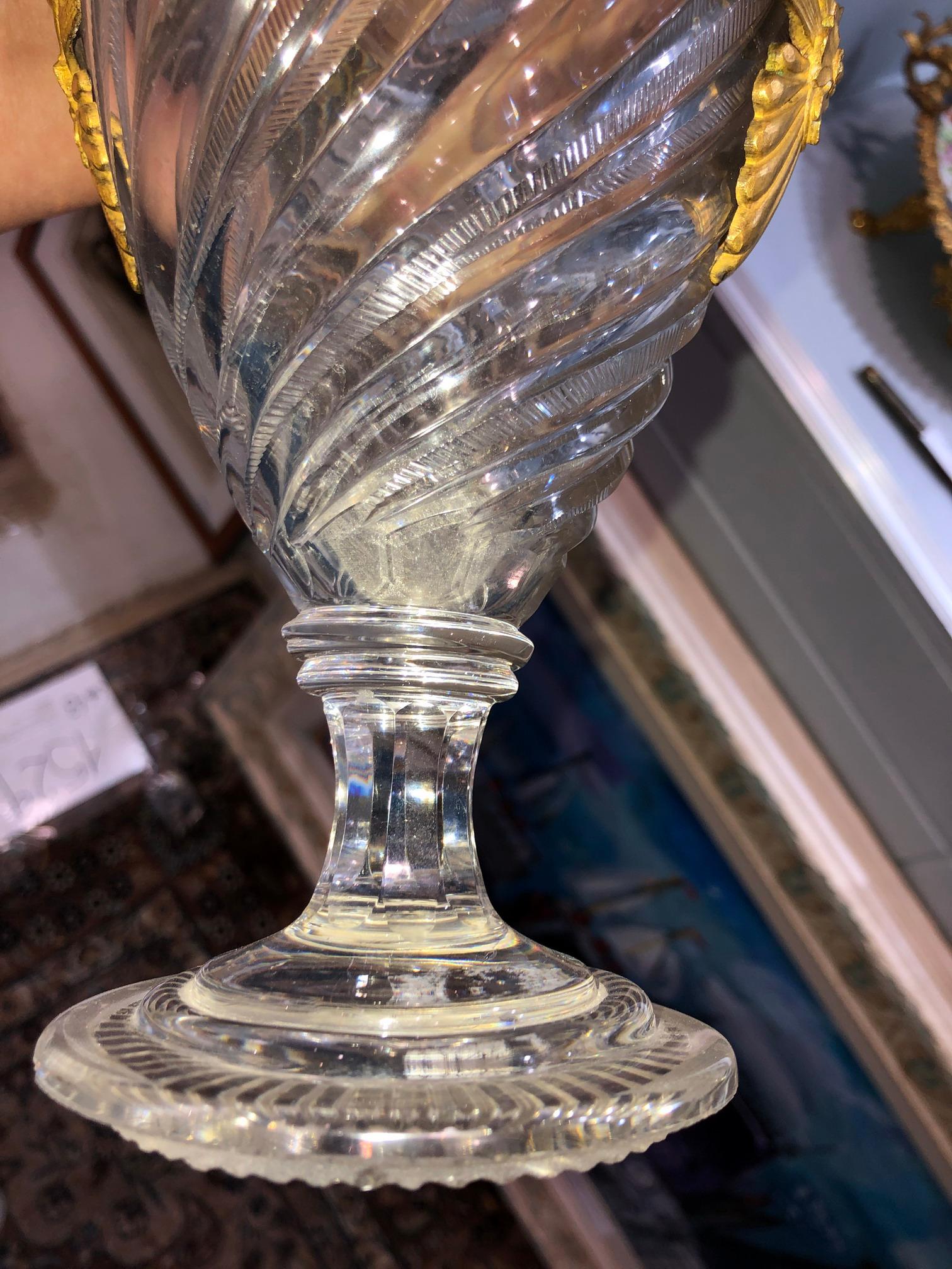 Vase aus Kristall und vergoldeter Bronze im Zustand „Gut“ im Angebot in Atlanta, GA