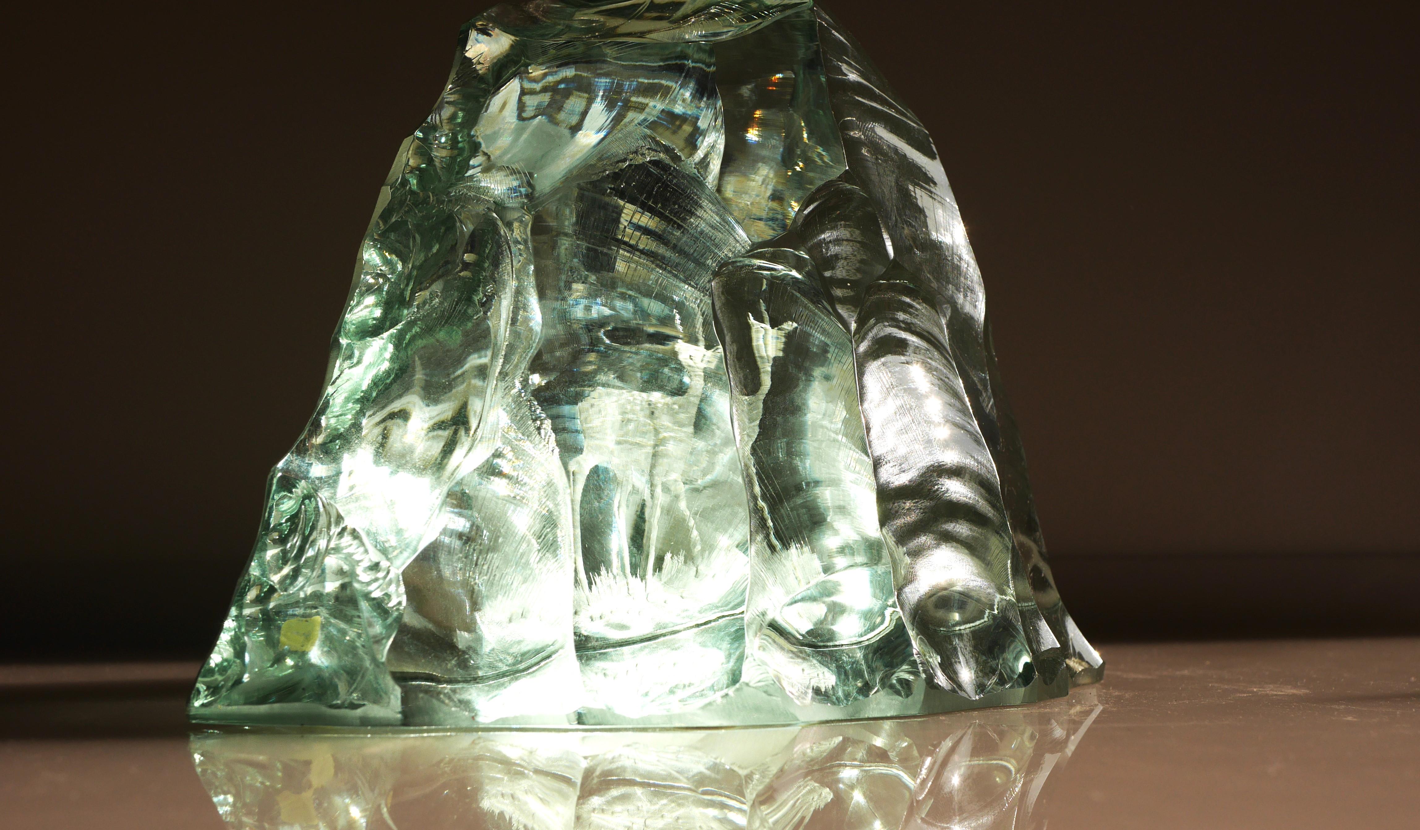 Papiergewicht aus Kristall-Kristallglas, hergestellt und signiert von Vicke Lindstrand für Kosta Sweden (Schwedisch) im Angebot