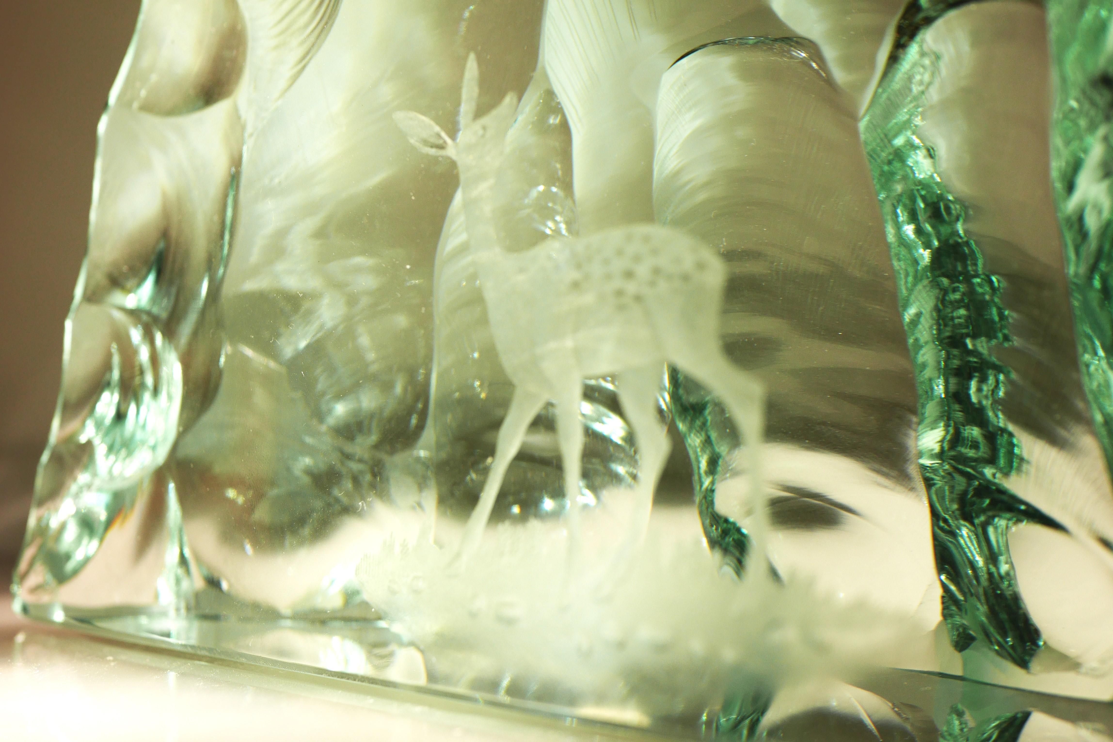 Papiergewicht aus Kristall-Kristallglas, hergestellt und signiert von Vicke Lindstrand für Kosta Sweden im Zustand „Gut“ im Angebot in Skarpnäck, SE