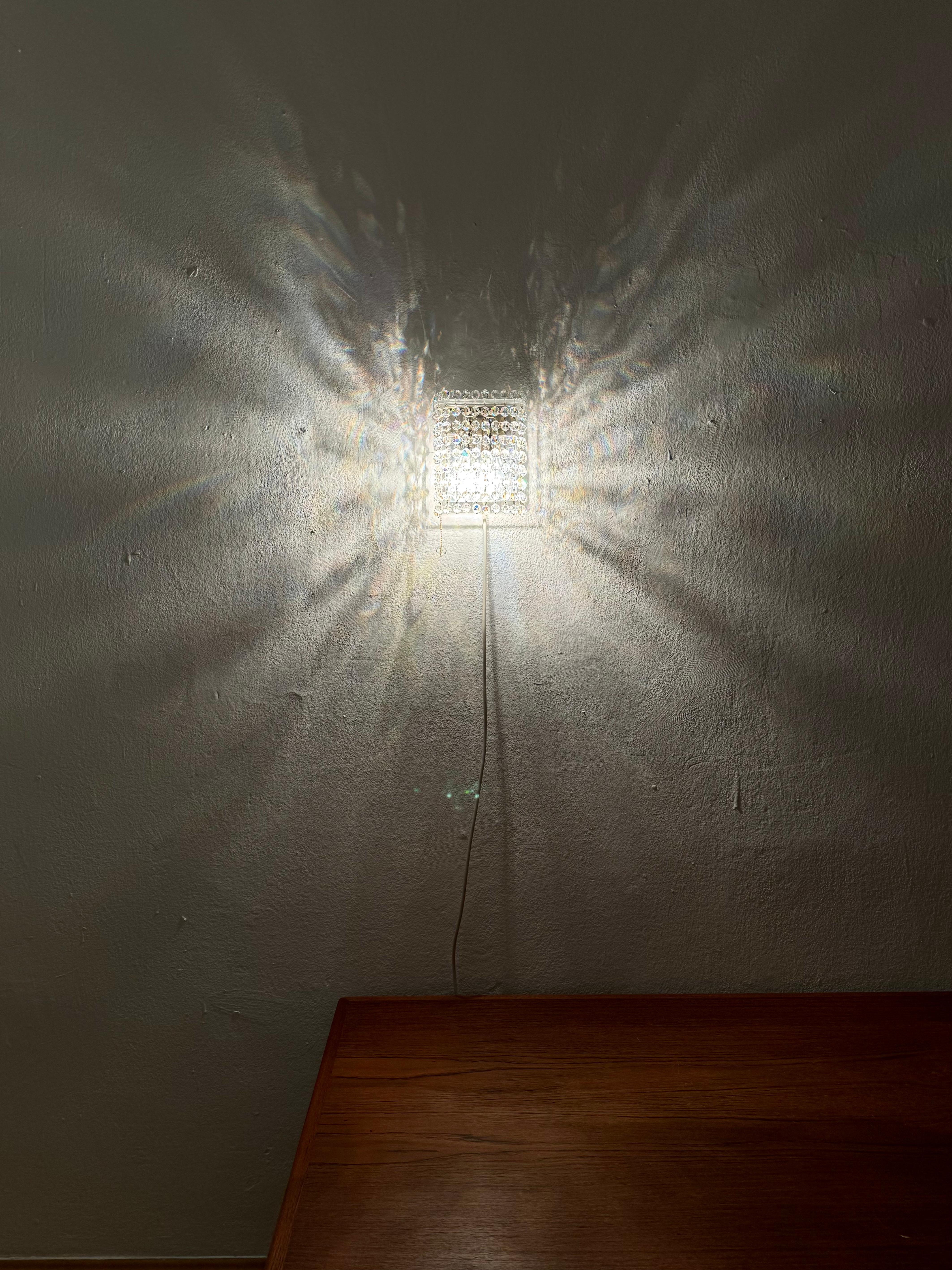 Lampada da parete in vetro cristallo e acrilico di Bakalowits in vendita 4
