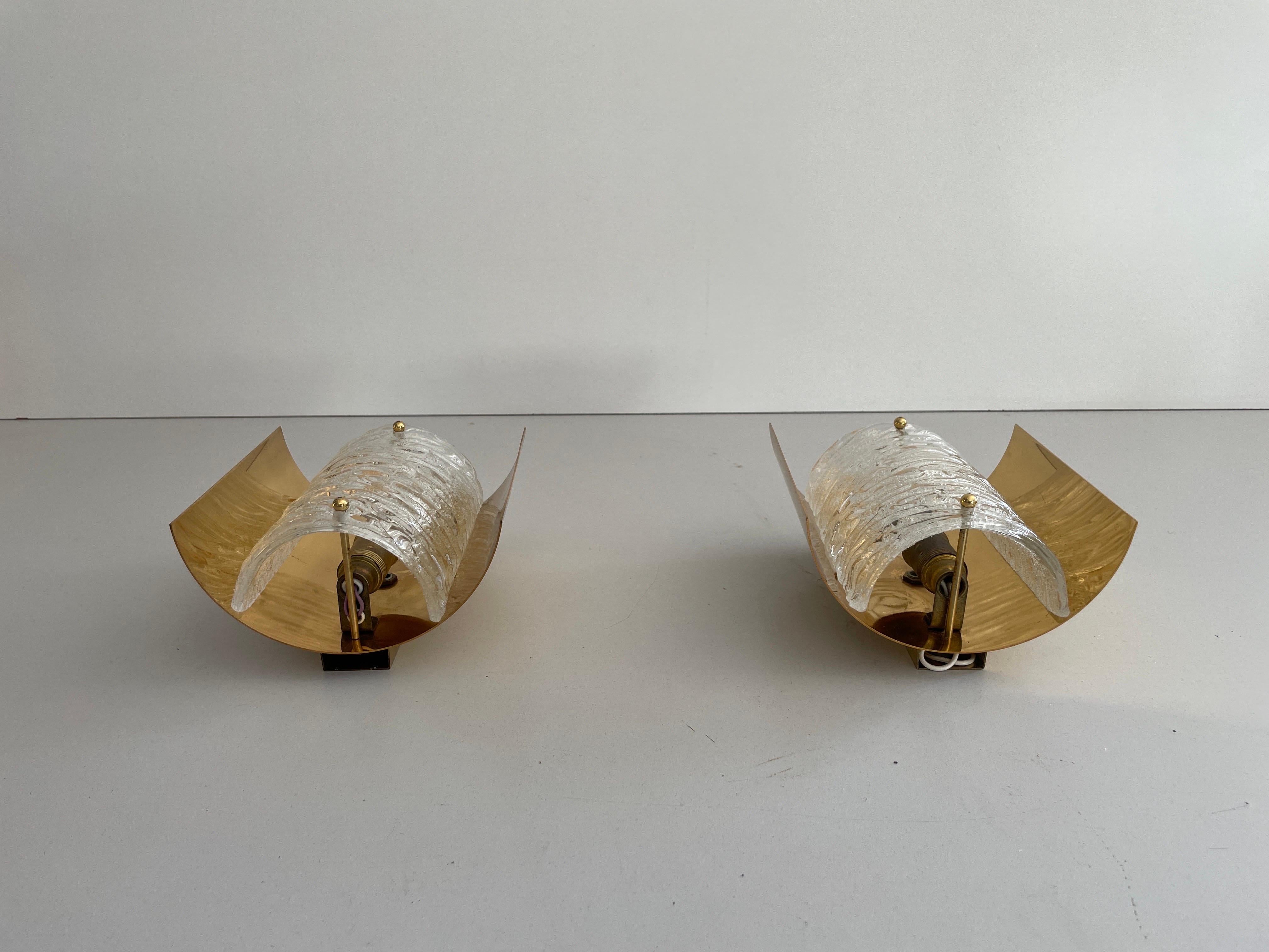 Coppia di appliques in vetro cristallo e ottone, anni '60, Germania in vendita 3