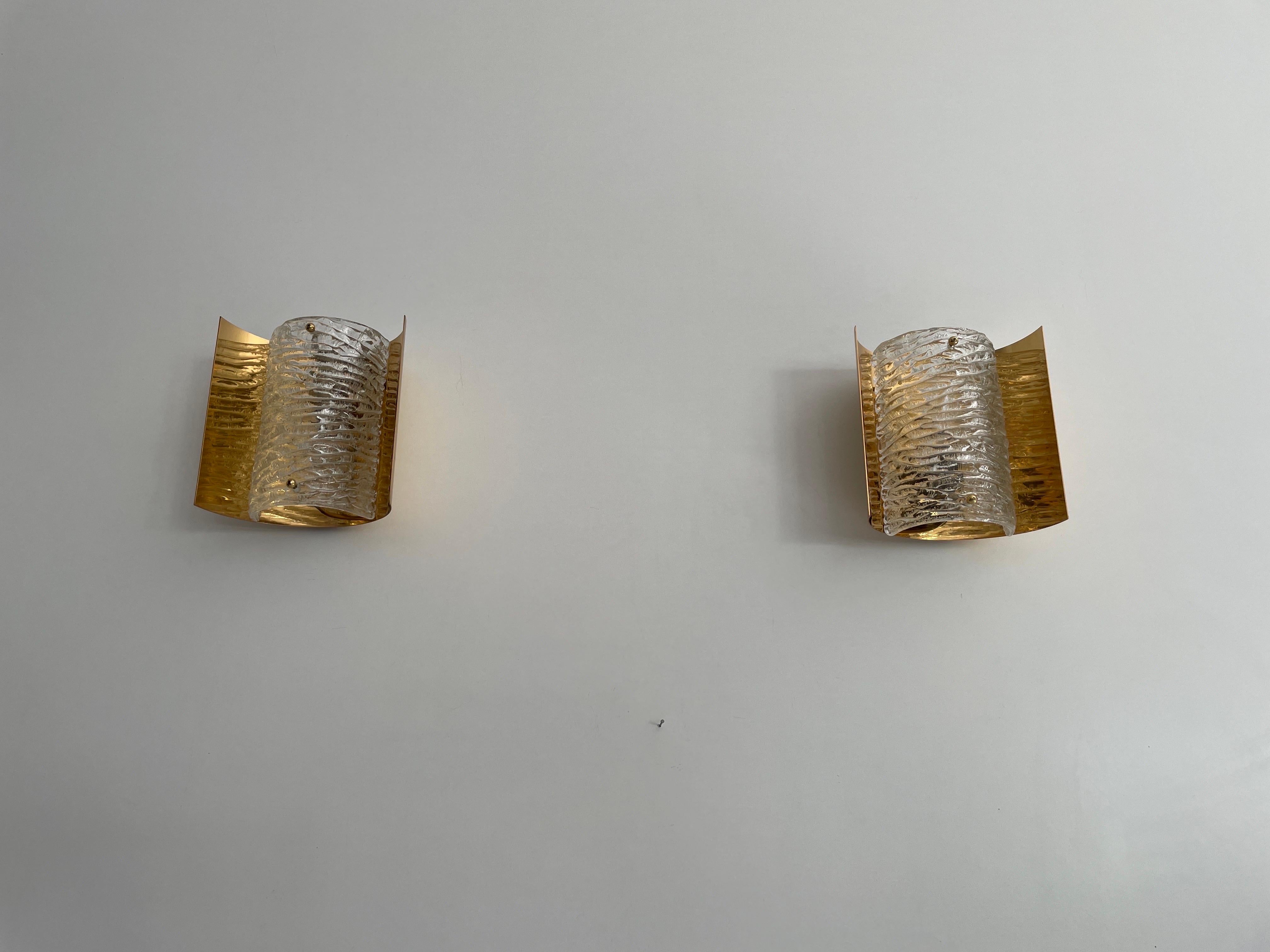 Coppia di appliques in vetro cristallo e ottone, anni '60, Germania in vendita 4