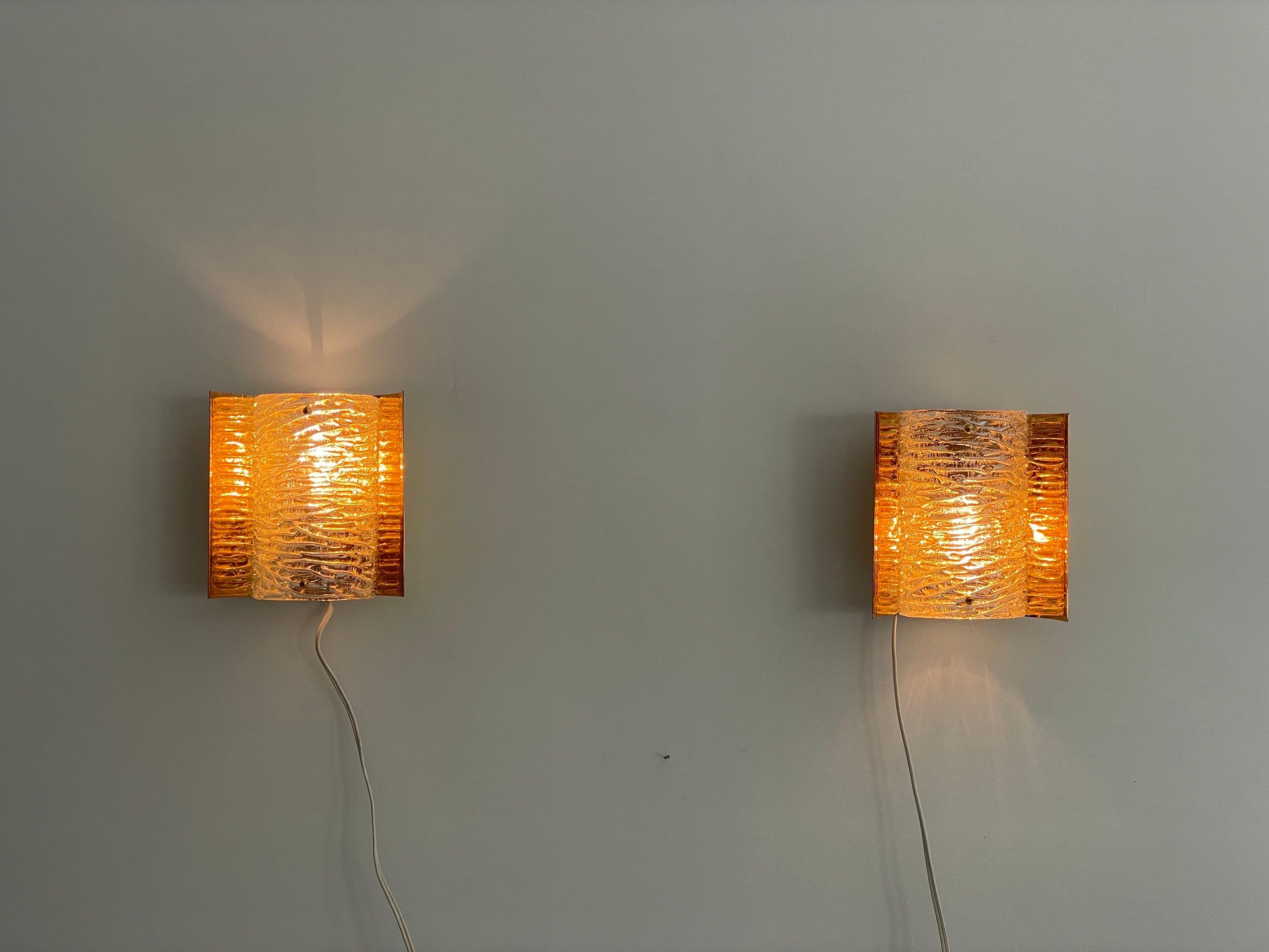 Coppia di appliques in vetro cristallo e ottone, anni '60, Germania in vendita 6