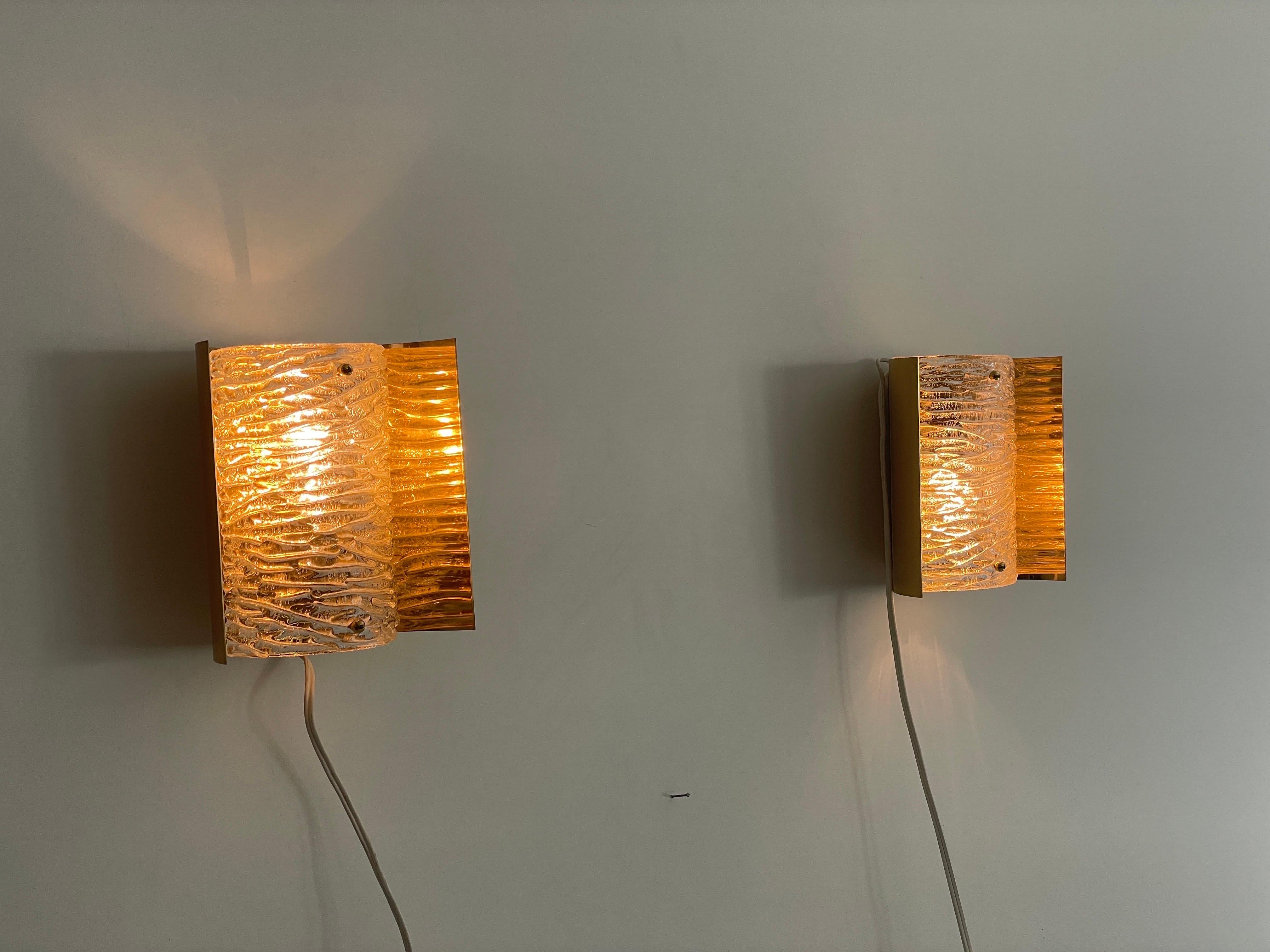 Coppia di appliques in vetro cristallo e ottone, anni '60, Germania in vendita 9