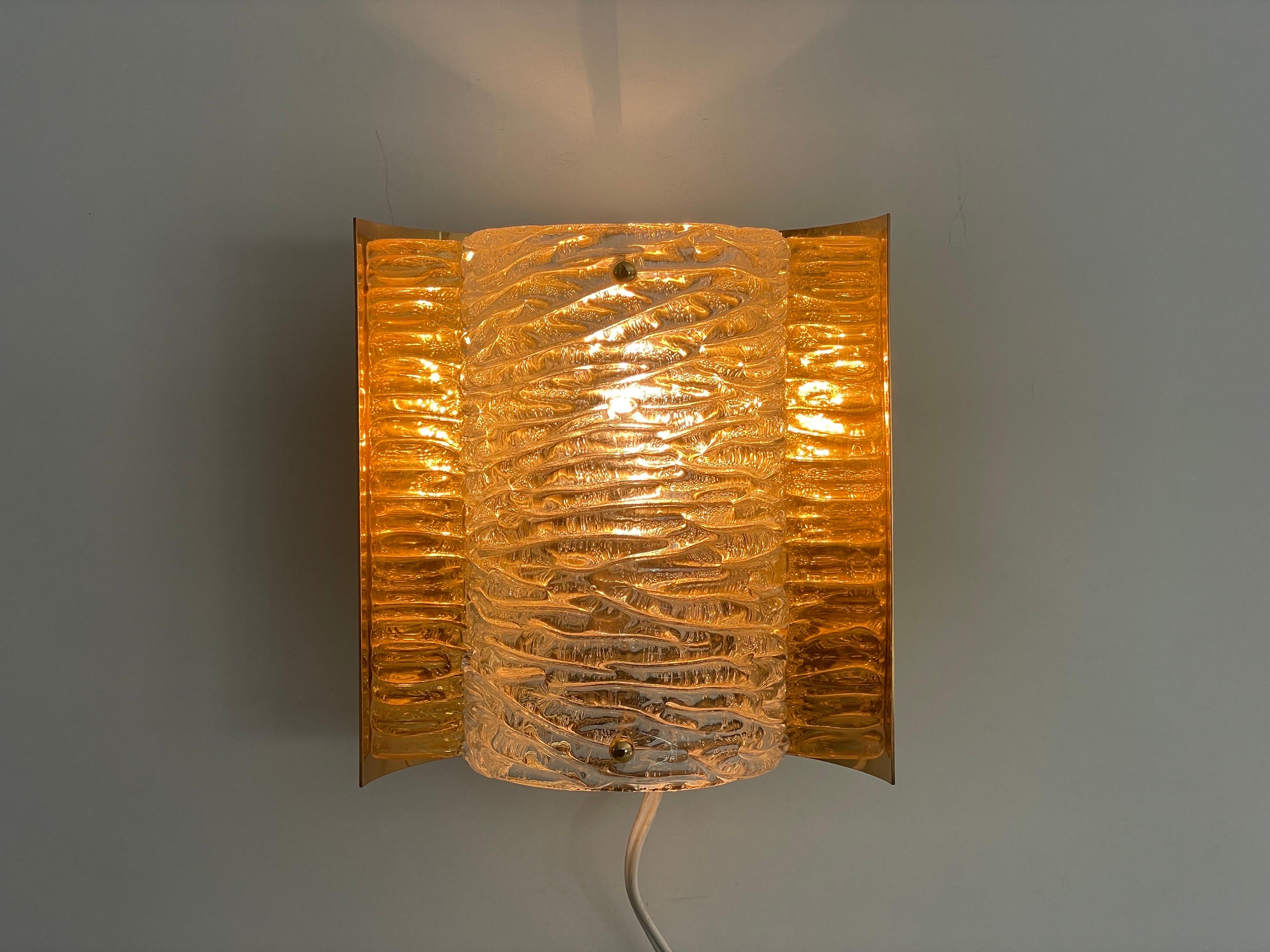 Coppia di appliques in vetro cristallo e ottone, anni '60, Germania in vendita 10