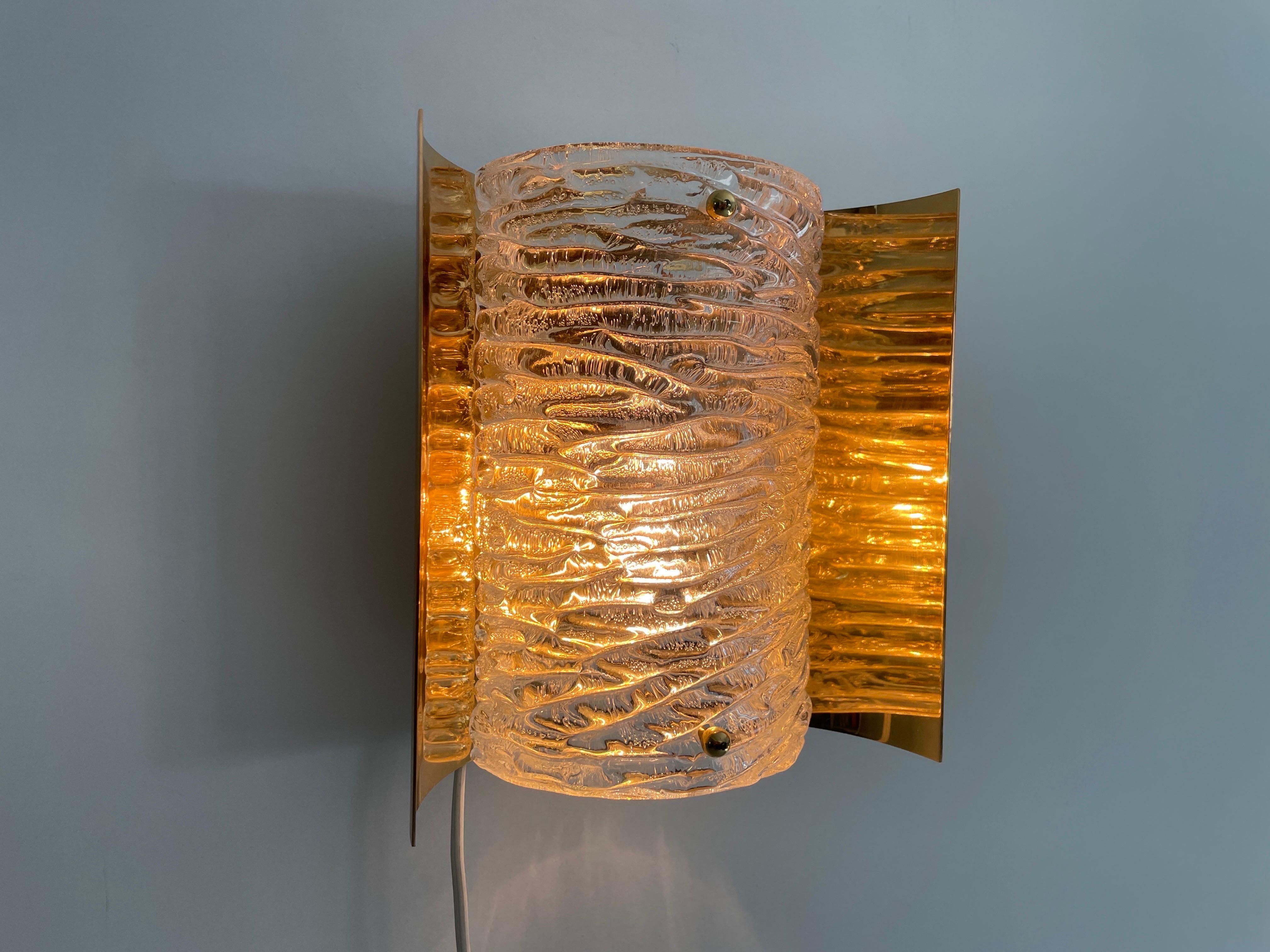 Coppia di appliques in vetro cristallo e ottone, anni '60, Germania in vendita 13