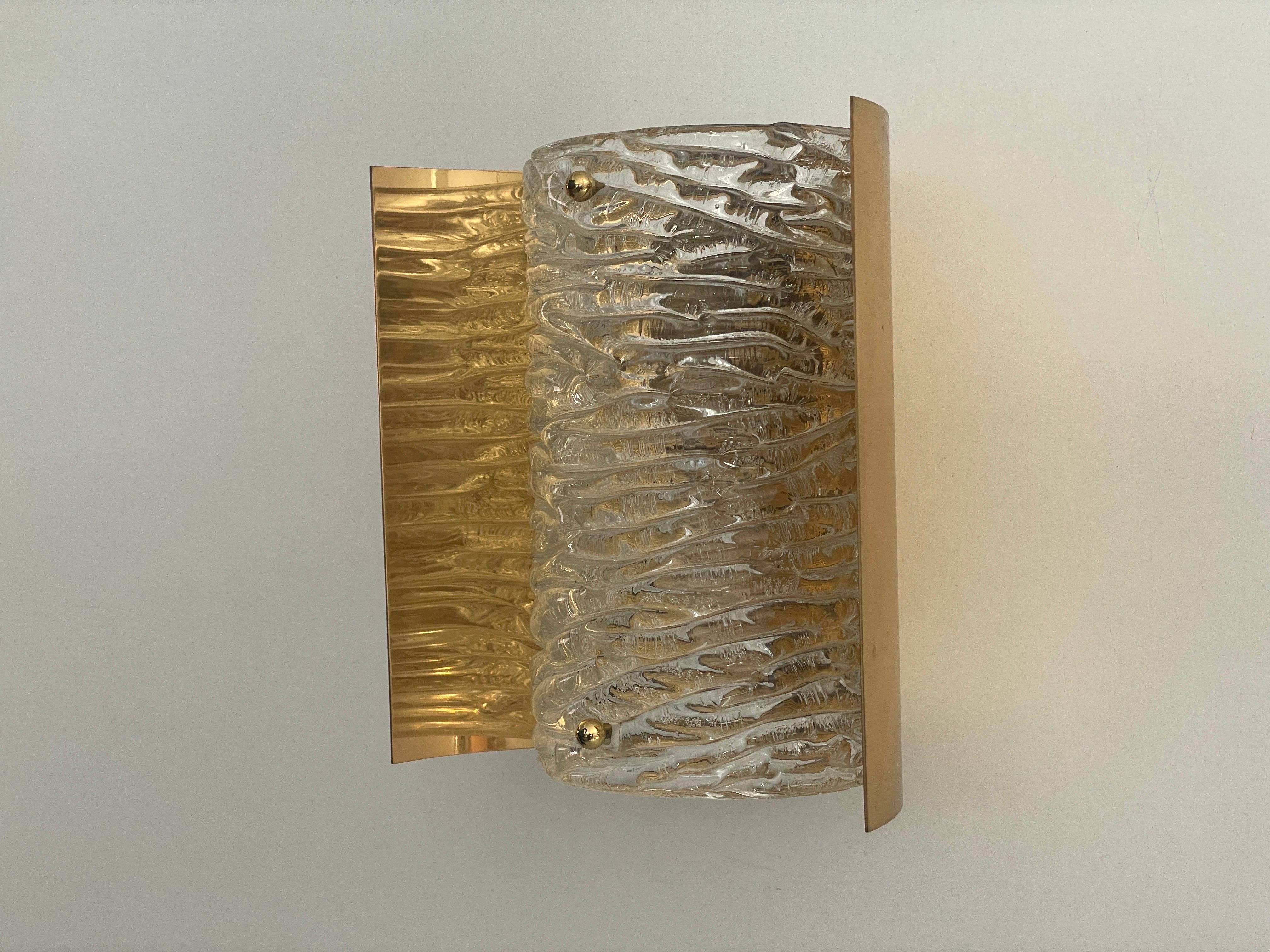 Metà XX secolo Coppia di appliques in vetro cristallo e ottone, anni '60, Germania in vendita