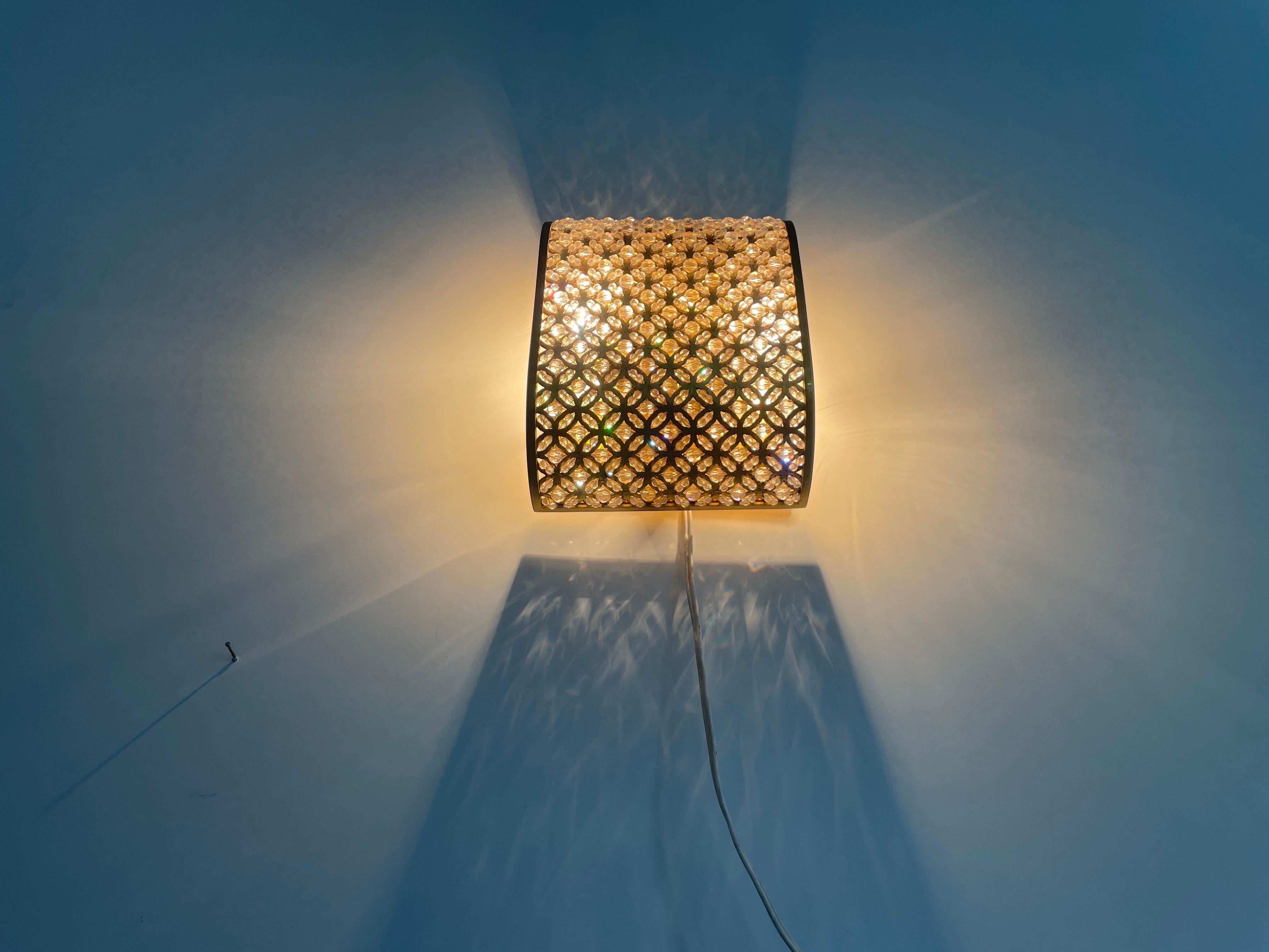 Applique simple en cristal de verre et laiton, années 1960, Italie en vente 6