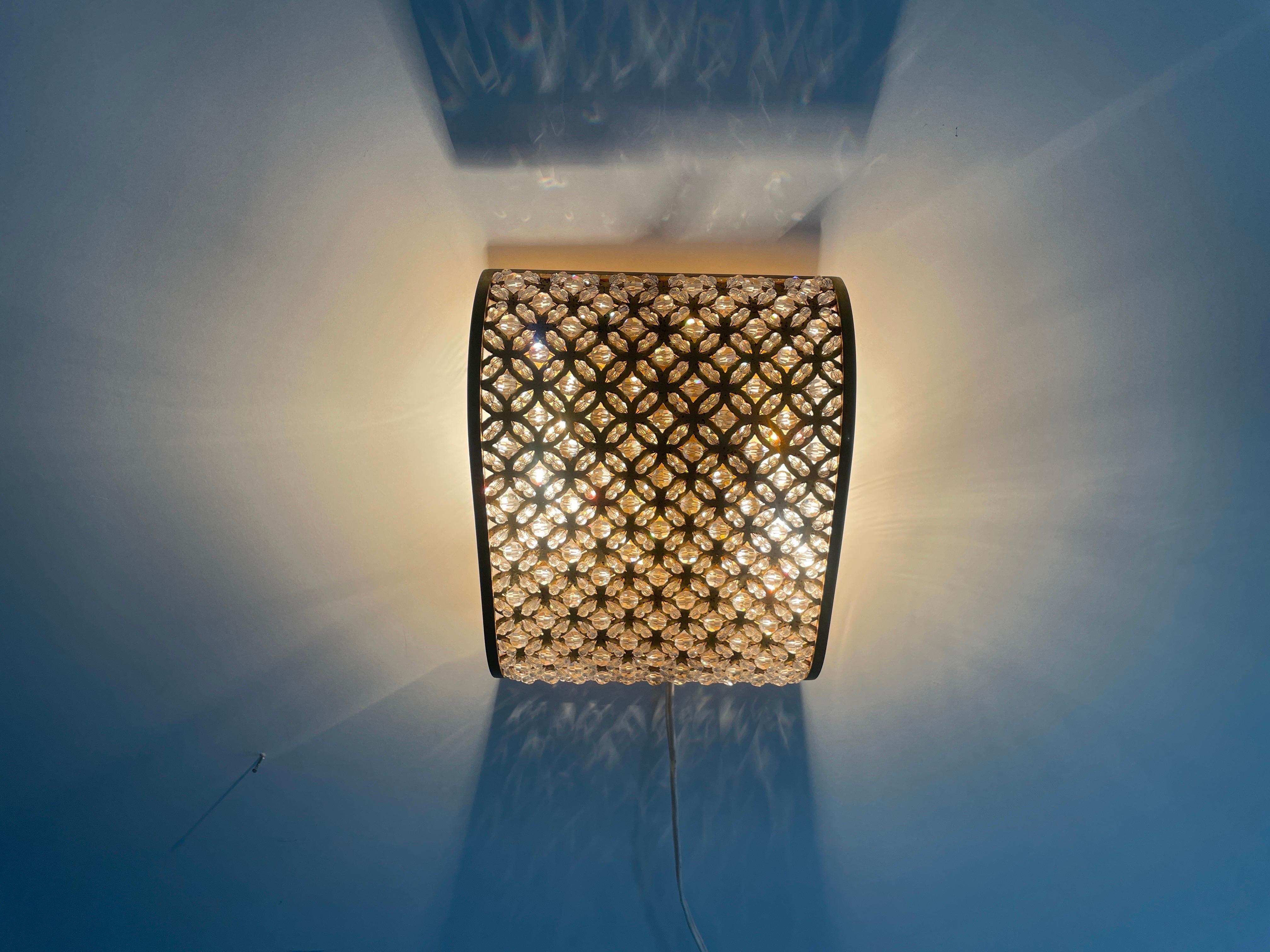 Applique simple en cristal de verre et laiton, années 1960, Italie en vente 1