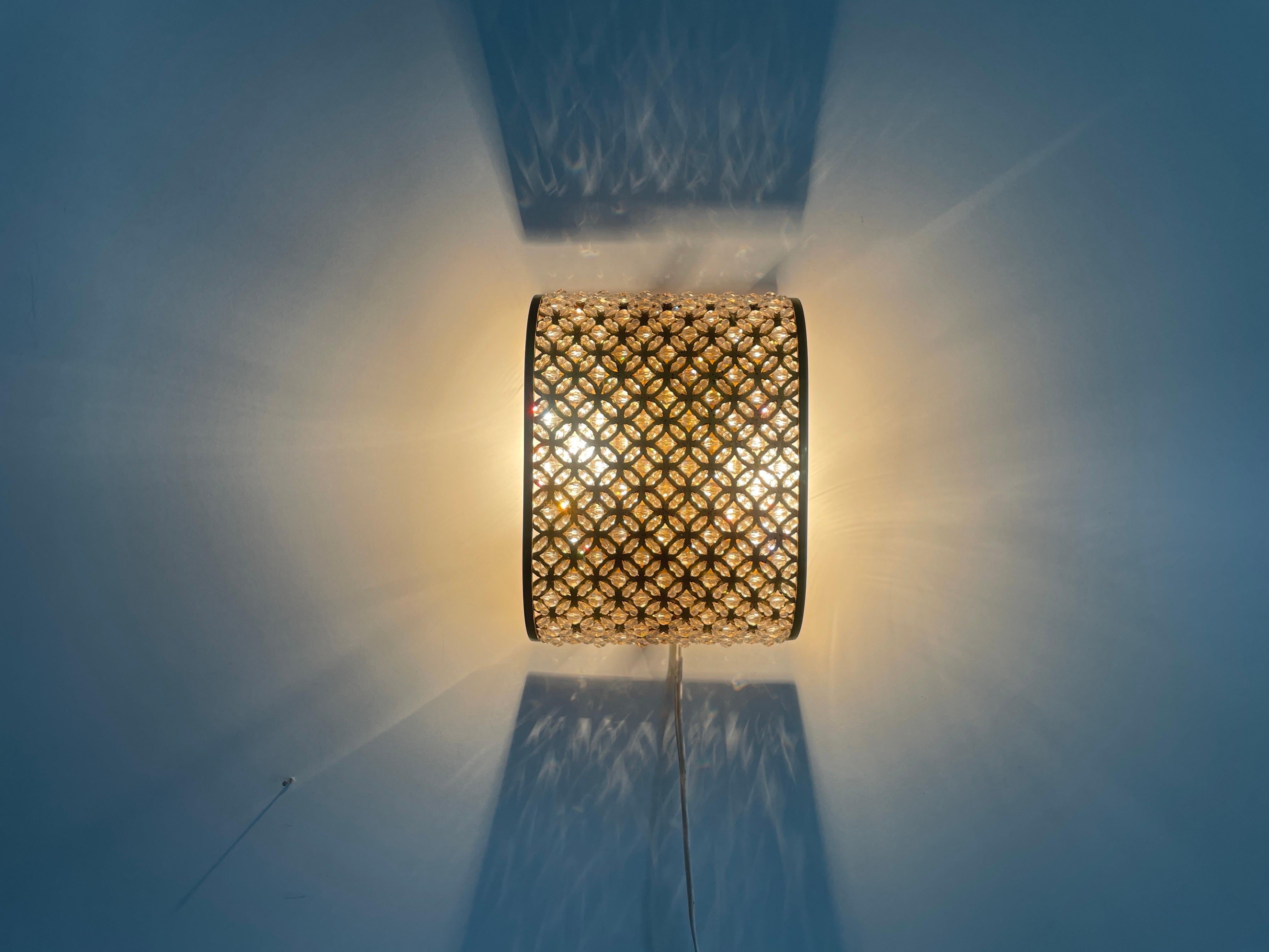 Applique simple en cristal de verre et laiton, années 1960, Italie en vente 2