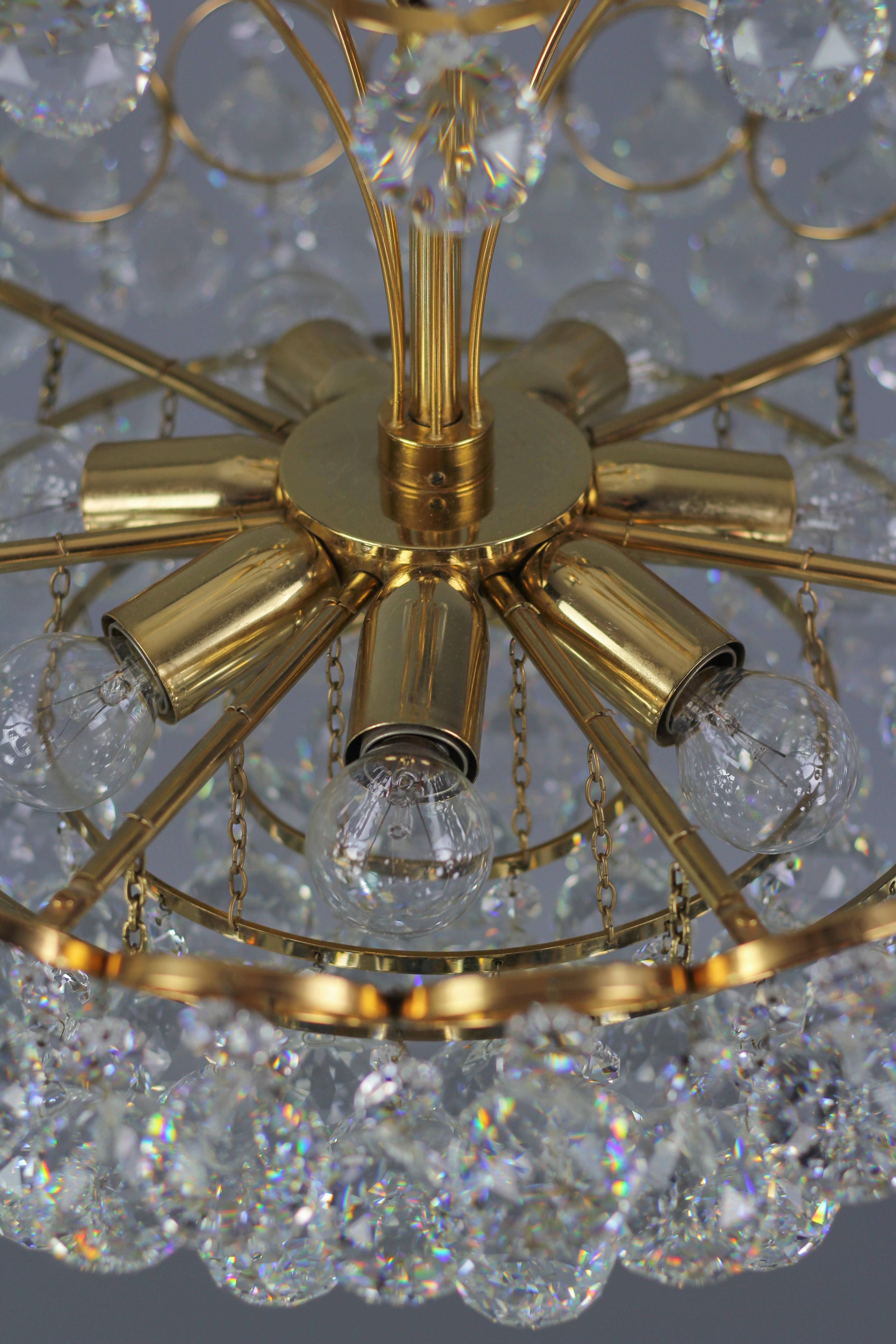 Kristallglas-Kronleuchter mit sieben Leuchten aus vergoldetem Messing, Deutschland, 1970er Jahre im Angebot 3