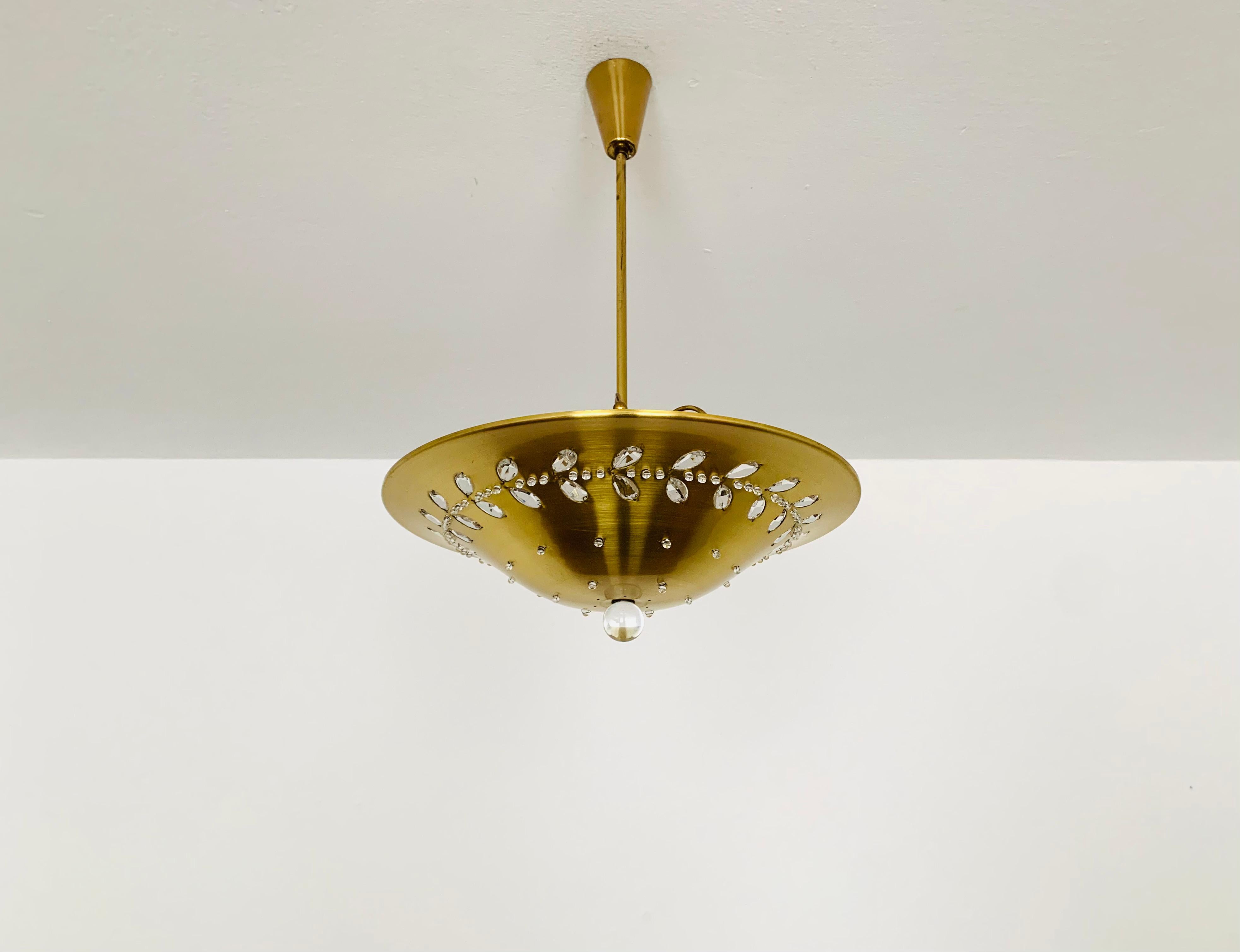 Very unusual and noble lamp from the 1950s.
The crystals create a beautiful sparkling play of light.
An enrichment for every home.

Condition:

Very good used condition with slight signs of wear consistent with age.
The metal parts are slightly