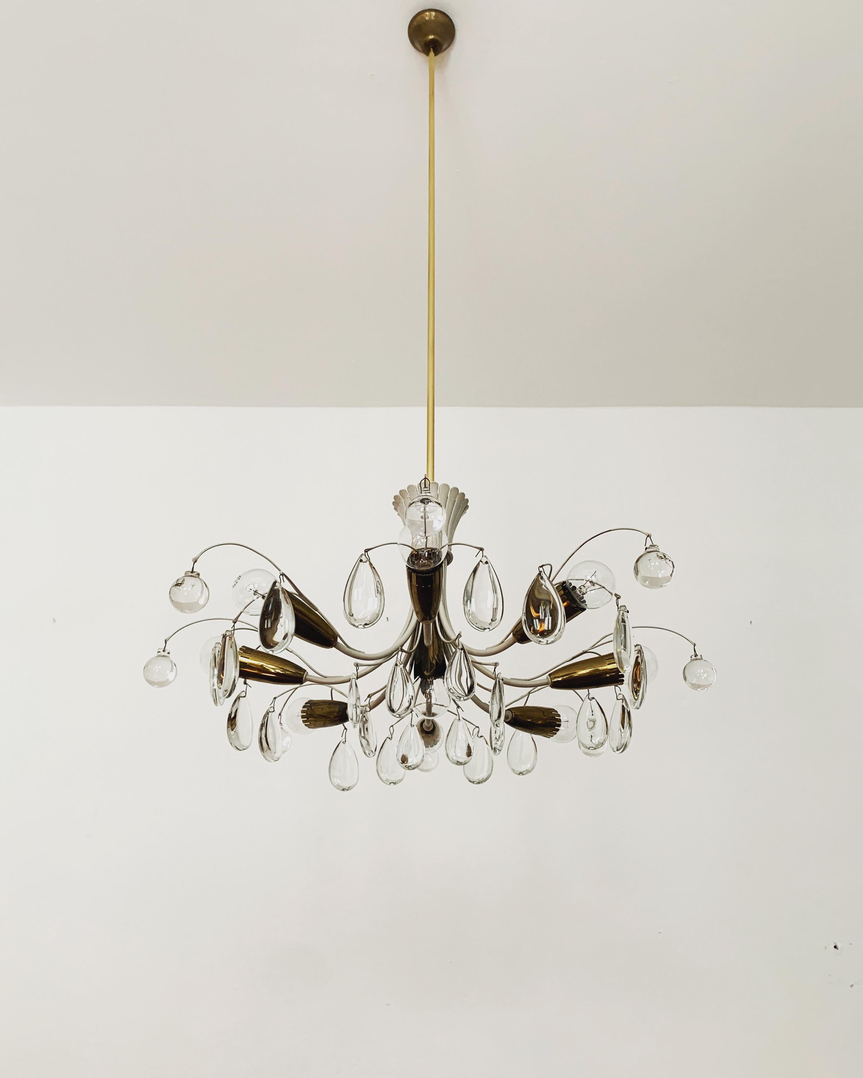 Metà XX secolo Lampadario in cristallo di Vereinigte Werkstätten München in vendita