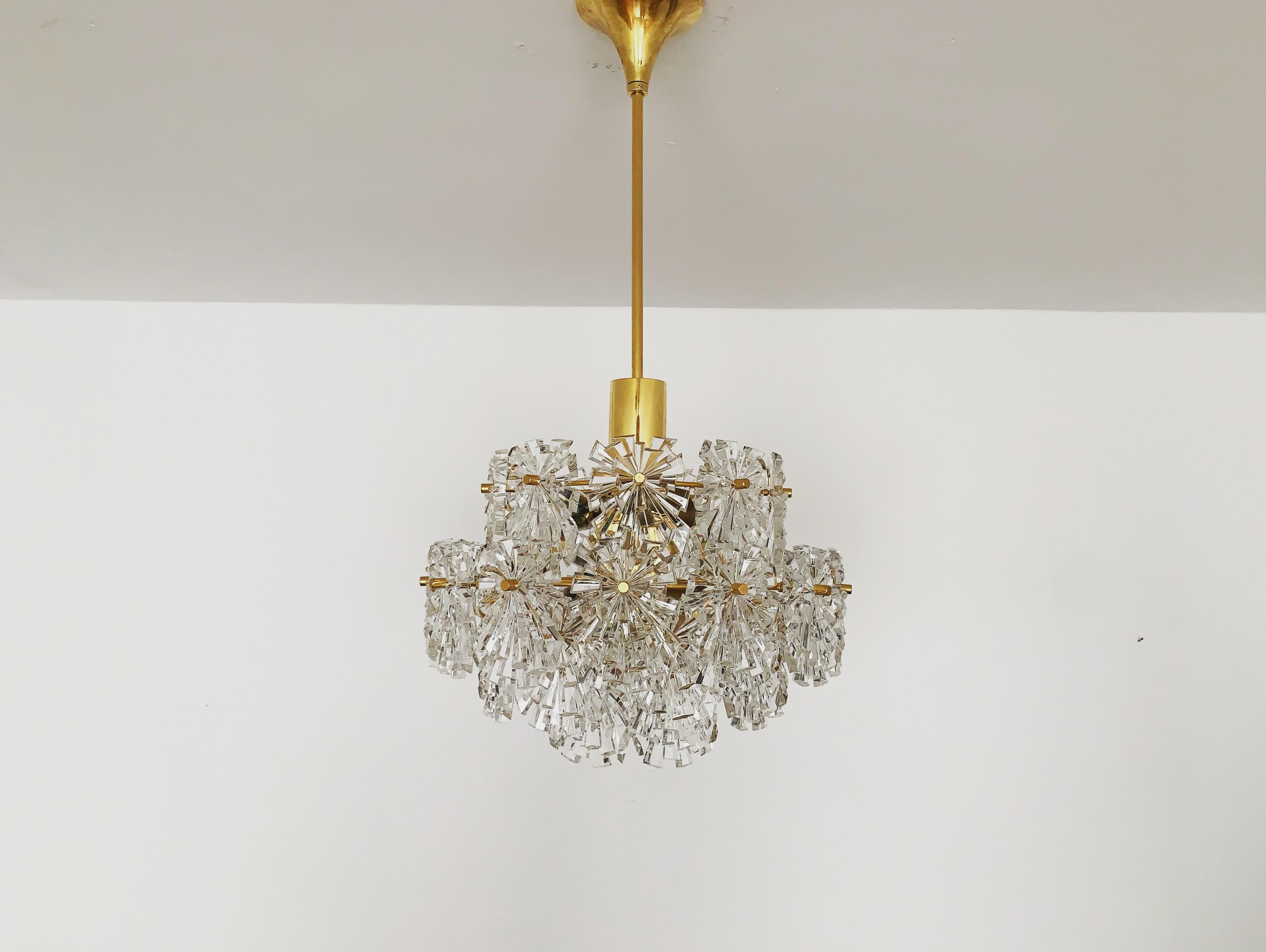 Extremely beautiful 4 tier chandelier from the 1960s.
The high-quality workmanship and the very noble material impress at first sight.
Exceptionally beautiful design.
A spectacular play of light is created in the room.

36 Large