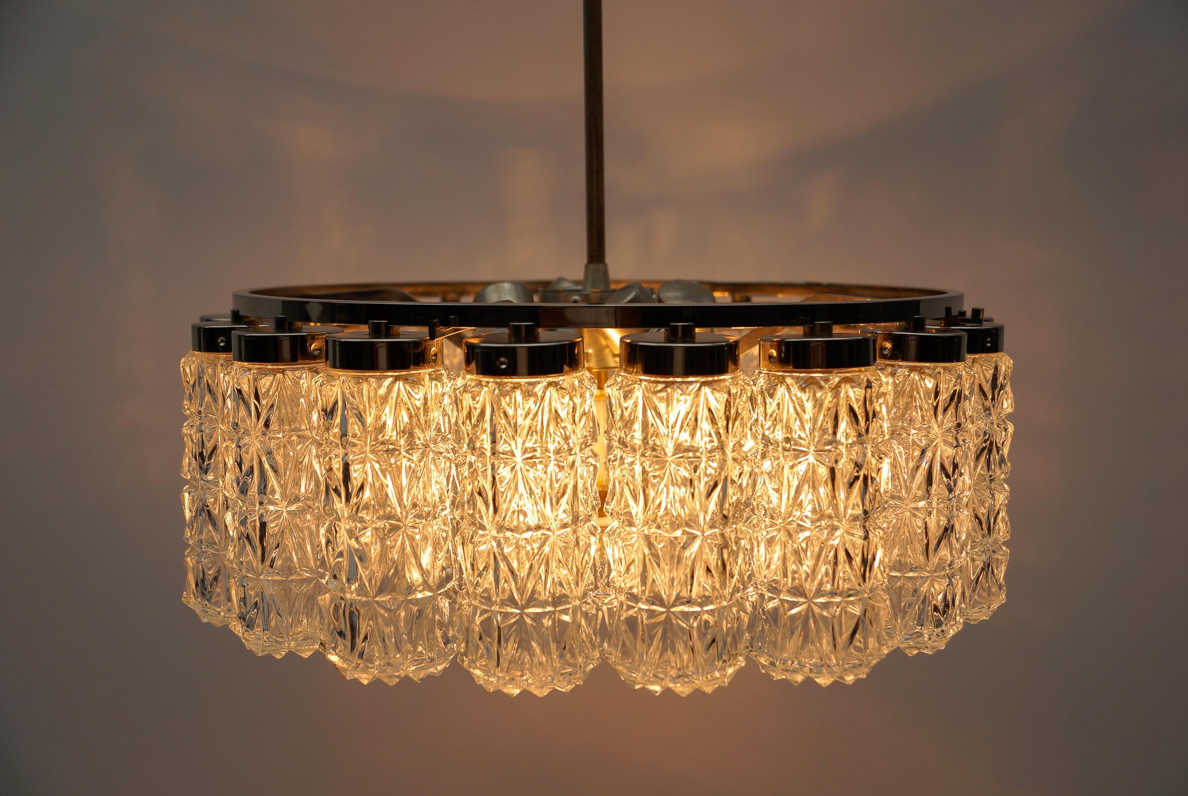 Lampadario in cristallo di Kalmar Leuchten, anni '60 In condizioni buone in vendita a Nürnberg, Bayern