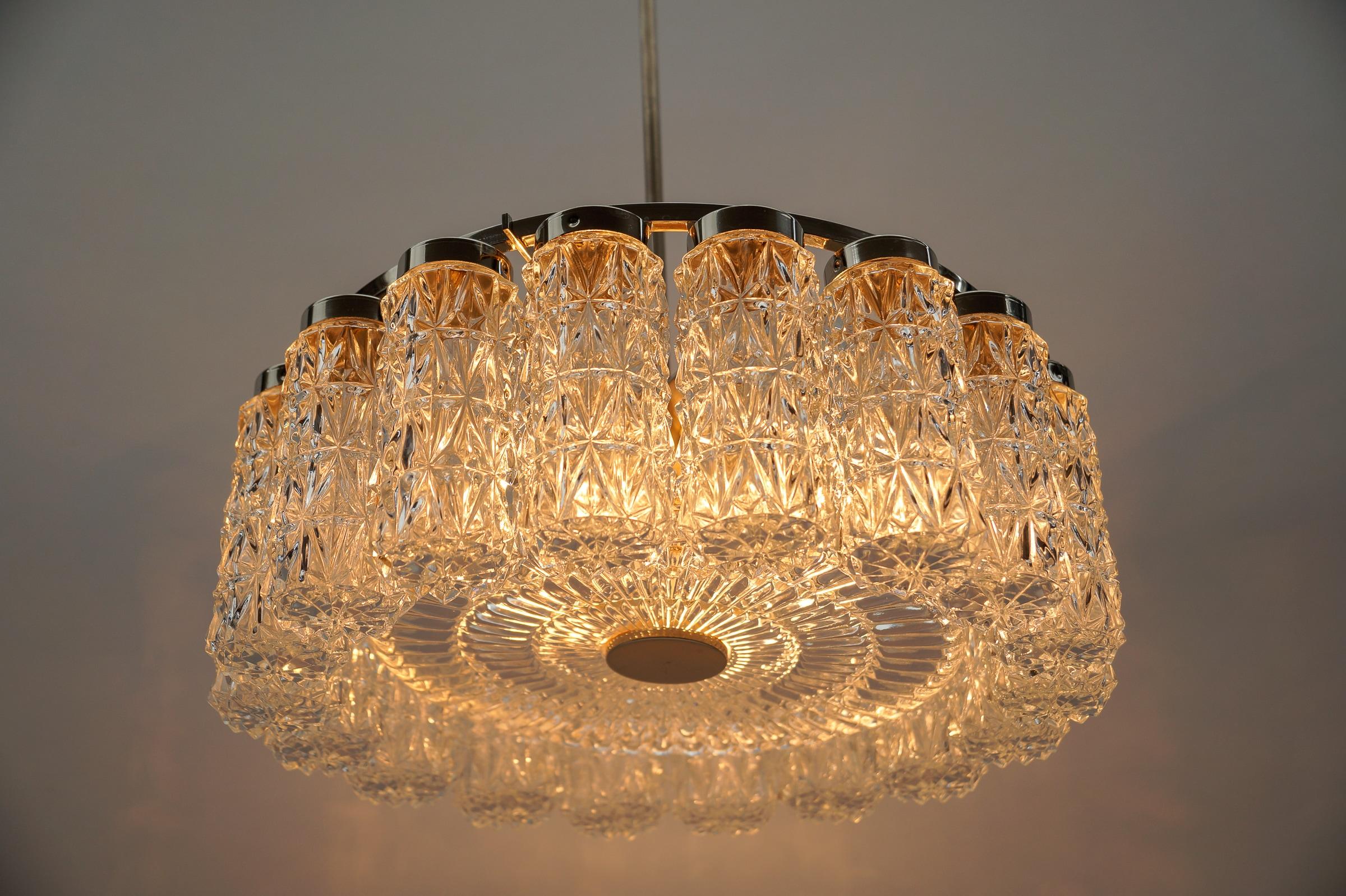Metallo Lampadario in cristallo di Kalmar Leuchten, anni '60 in vendita